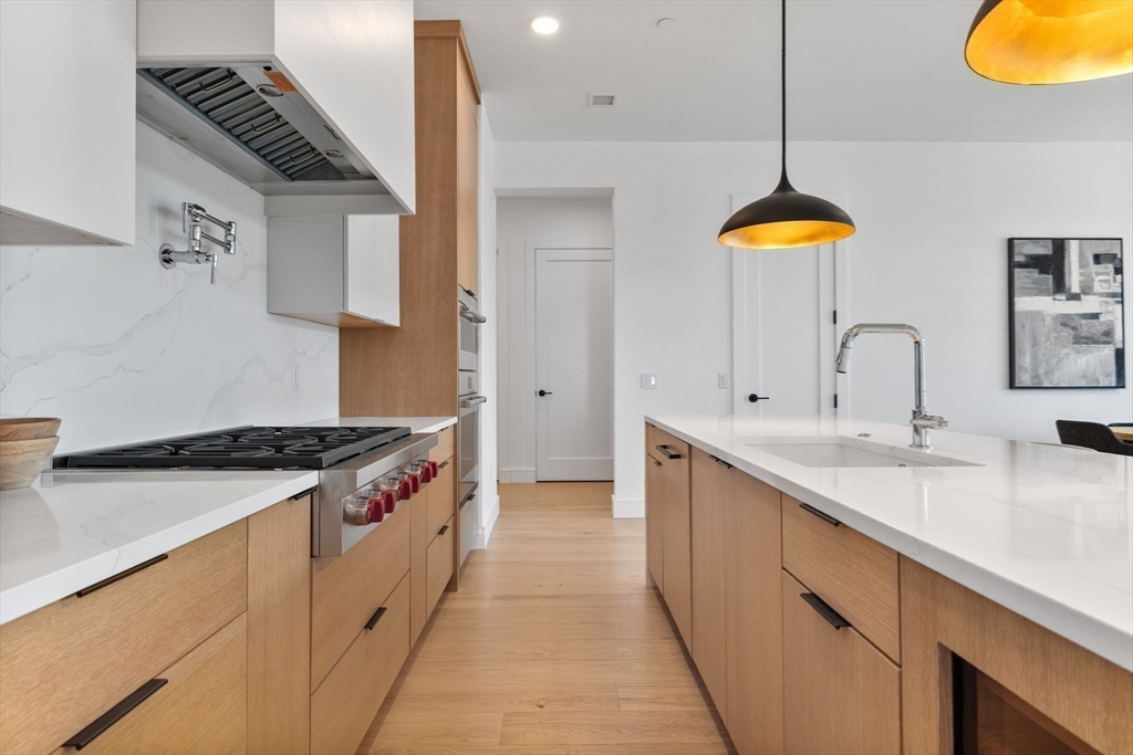 Brookline, Massachusetts, 02446, United States, 3 Bedrooms Bedrooms, ,4 BathroomsBathrooms,Residential,For Sale,1975462