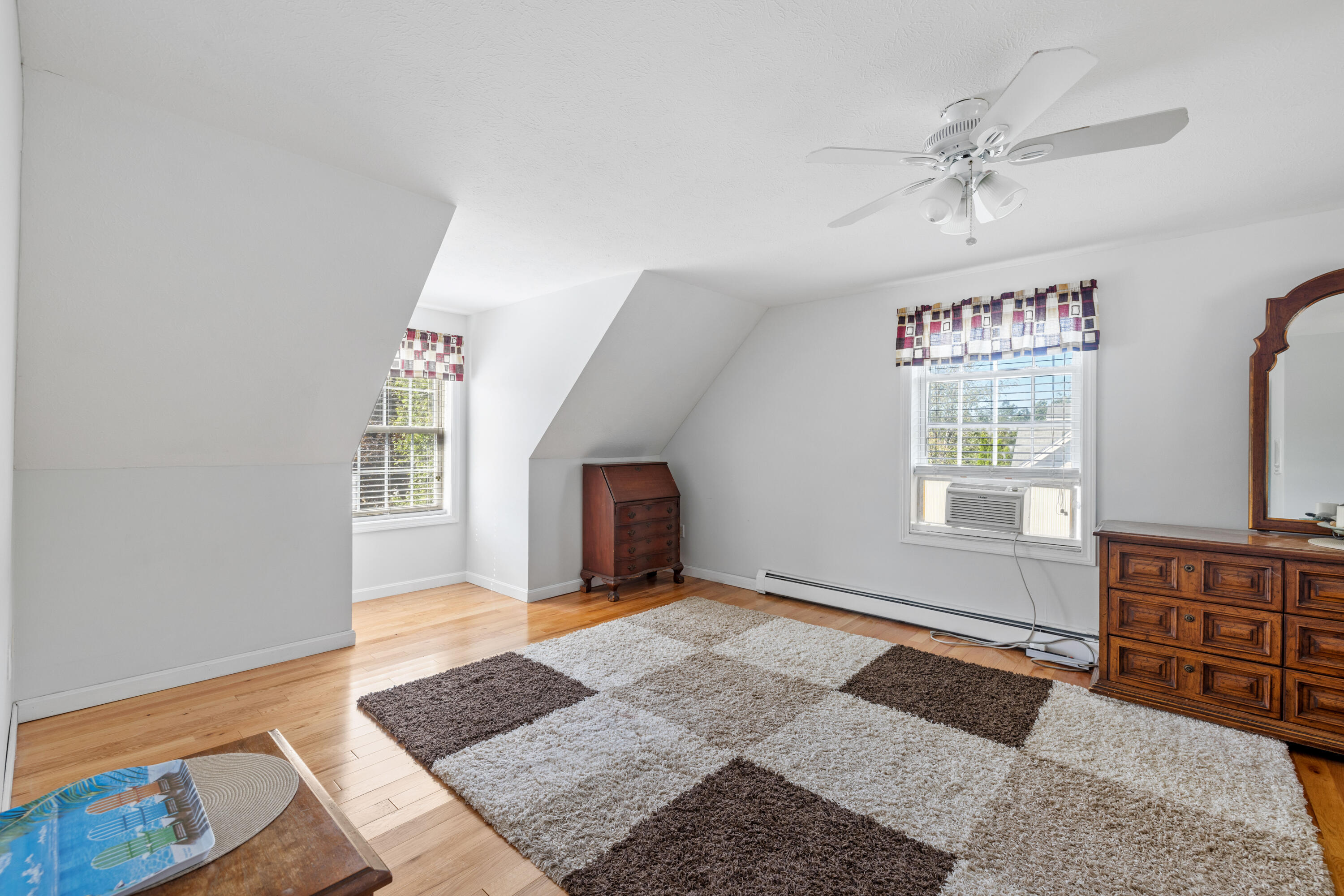 Kennebunk, Maine, 04043, United States, 4 Bedrooms Bedrooms, ,3 BathroomsBathrooms,Residential,For Sale,1901134
