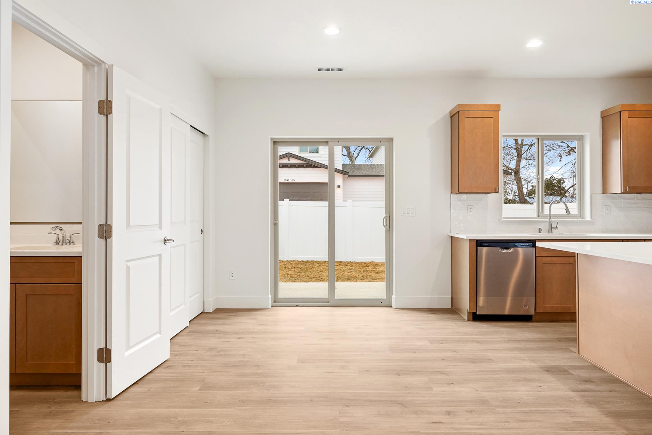 Kennewick, Washington, 99337, United States, 5 Bedrooms Bedrooms, ,Residential,For Sale,1940850