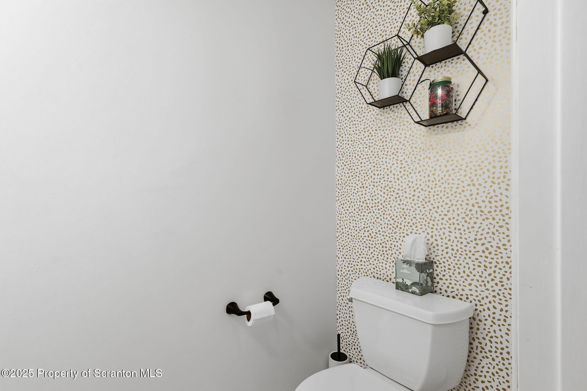 Clifford Twp, Pennsylvania, 18470, United States, 4 Bedrooms Bedrooms, ,3 BathroomsBathrooms,Residential,For Sale,1978908