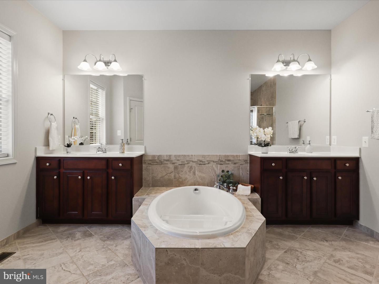 Ashburn, Virginia, 20148, United States, 3 Bedrooms Bedrooms, ,4 BathroomsBathrooms,Residential,For Sale,1918442