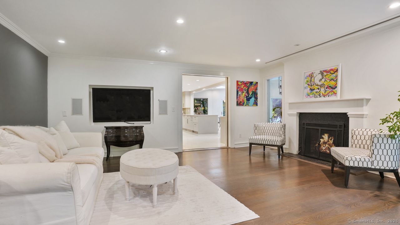 Westport, Connecticut, 06880, United States, 4 Bedrooms Bedrooms, ,4 BathroomsBathrooms,Residential,For Sale,1991642