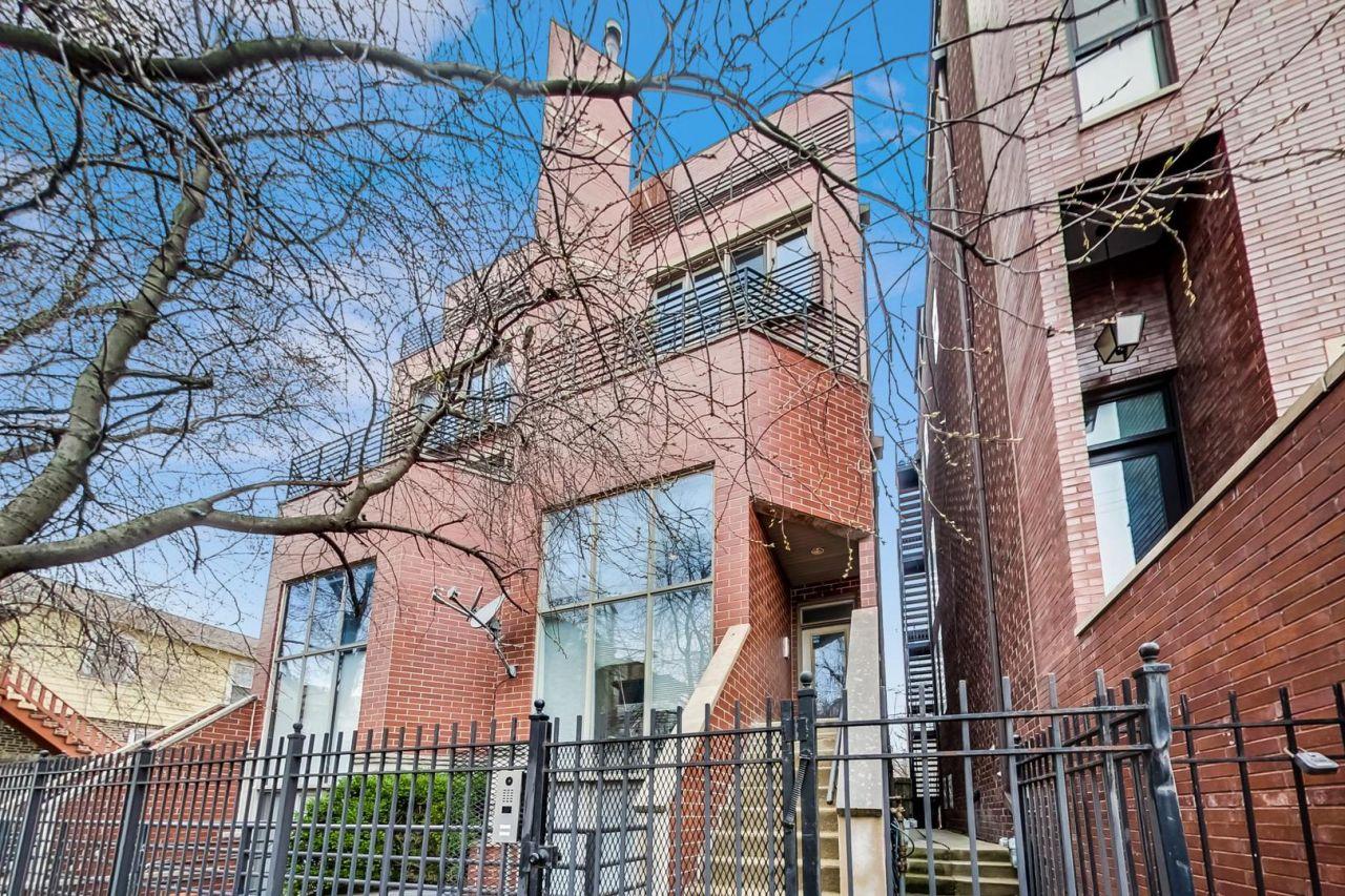 Chicago, Illinois, 60622, United States, 3 Bedrooms Bedrooms, ,3 BathroomsBathrooms,Residential,For Sale,1794202