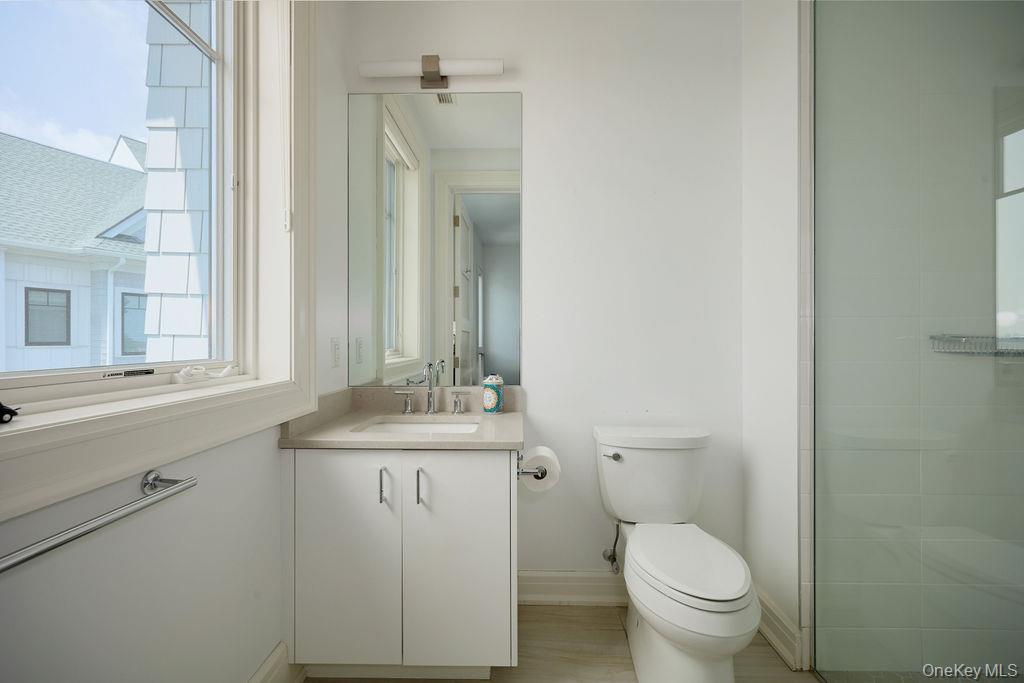 New Rochelle, New York, 10805, United States, 3 Bedrooms Bedrooms, ,4 BathroomsBathrooms,Residential,For Sale,1942227