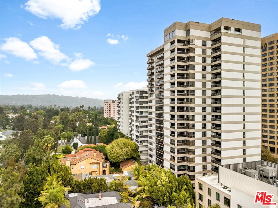 Los Angeles, California, 90024, United States, 2 Bedrooms Bedrooms, ,1 BathroomBathrooms,Residential,For Sale,1998471