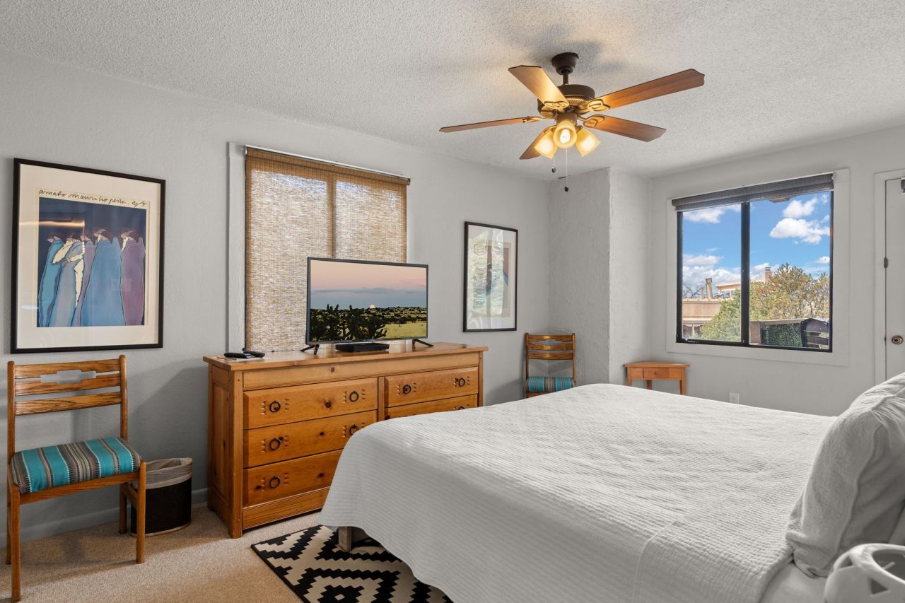 Santa Fe, New Mexico, 87501, United States, 2 Bedrooms Bedrooms, ,3 BathroomsBathrooms,Residential,For Sale,1959101