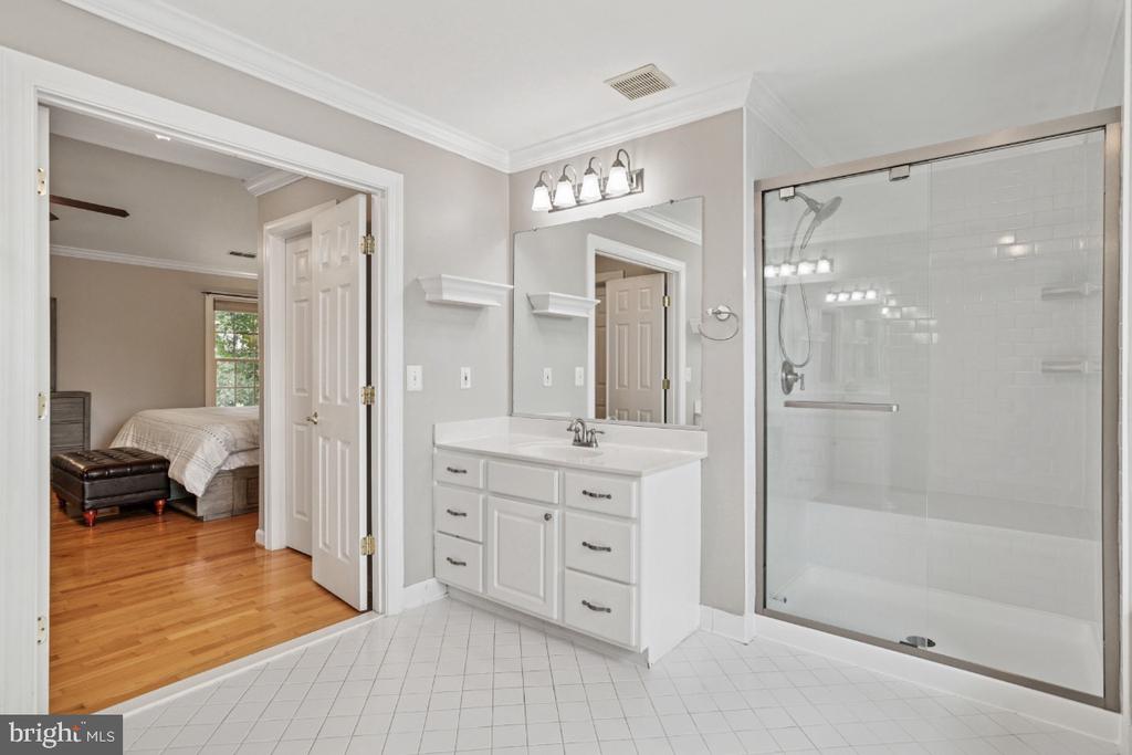 Leesburg, Virginia, 20176, United States, 4 Bedrooms Bedrooms, ,5 BathroomsBathrooms,Residential,For Sale,1900813
