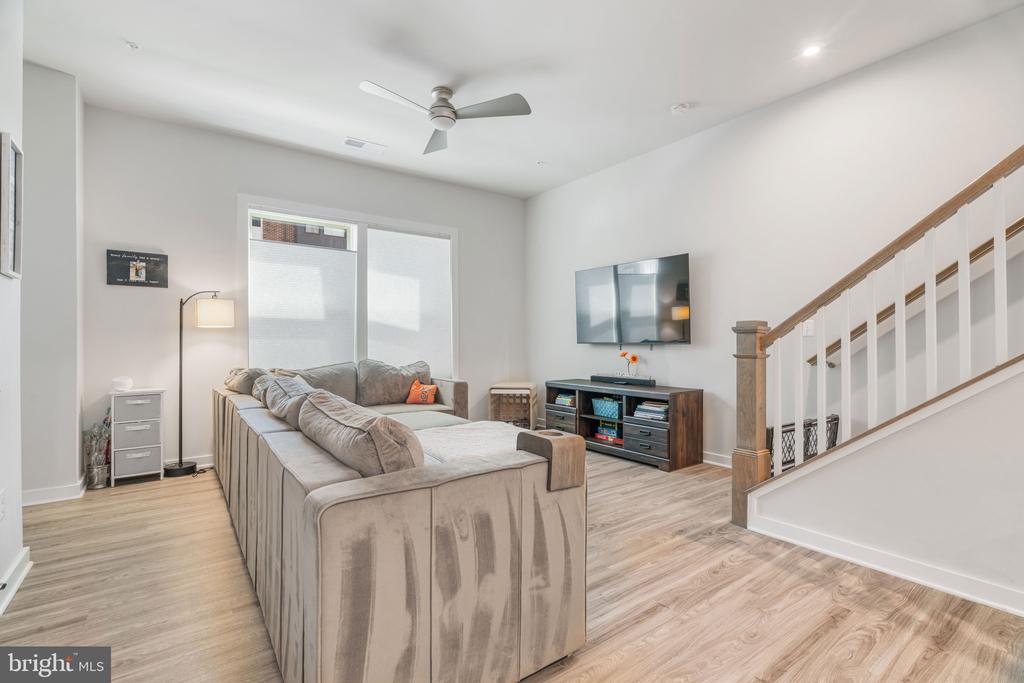 Rockville, Maryland, 20855, United States, 3 Bedrooms Bedrooms, ,3 BathroomsBathrooms,Residential,For Sale,1929038