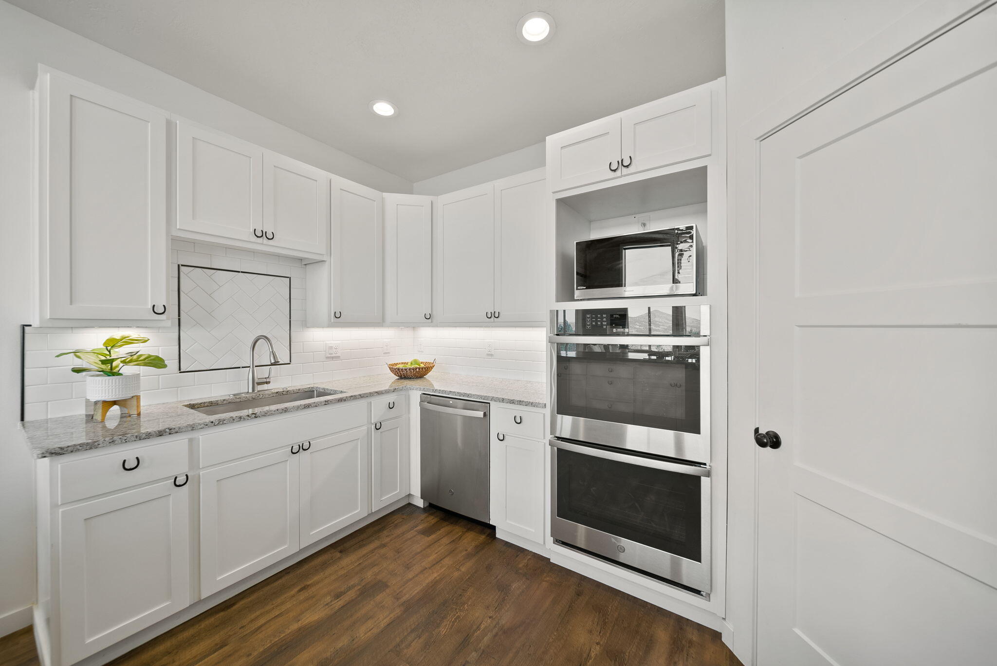 Prineville, Oregon, 97754, United States, 4 Bedrooms Bedrooms, ,3 BathroomsBathrooms,Residential,For Sale,1902068
