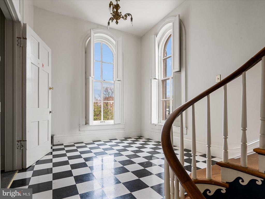 230 W Boscawen Street, Winchester, Virginia, 22601, United States, ,Residential,For Sale,230 W Boscawen Street,1660726