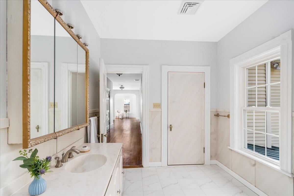 Nashua, New Hampshire, 03064, United States, 4 Bedrooms Bedrooms, ,3 BathroomsBathrooms,Residential,For Sale,1901242