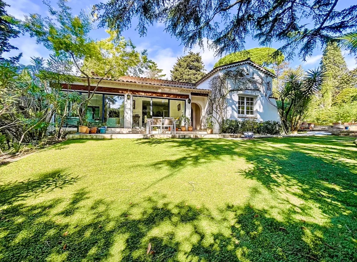 Cannes, Provence-Alpes-Côte d’Azur, 06400, FR, 4 Bedrooms Bedrooms, ,2 BathroomsBathrooms,Residential,For Sale,1294764