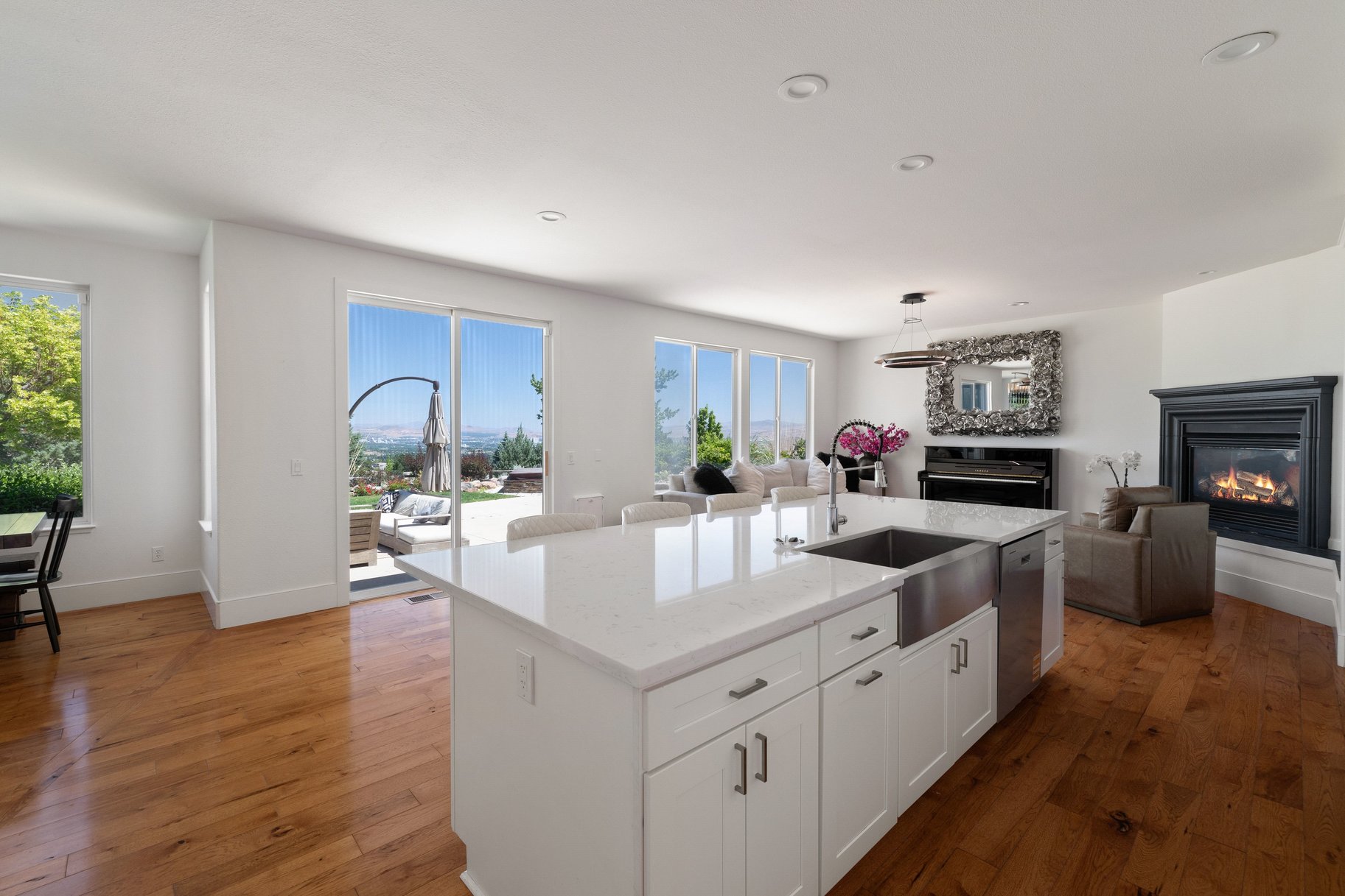  Gorgeous, Fully Updated Arrowcreek Home with Stunning Views - 物件實景