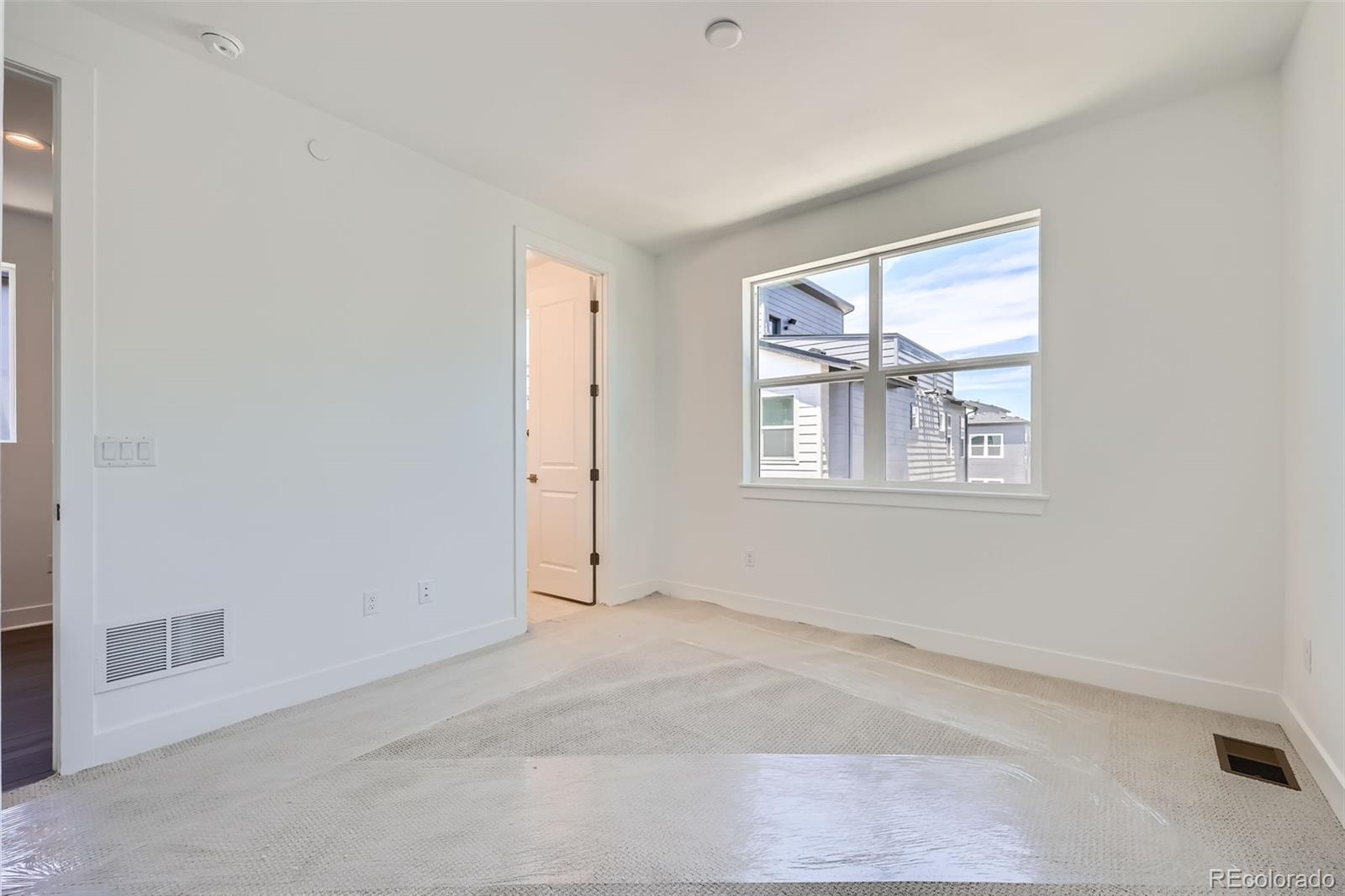 Centennial, Colorado, 80112, United States, 2 Bedrooms Bedrooms, ,4 BathroomsBathrooms,Residential,For Sale,1793200