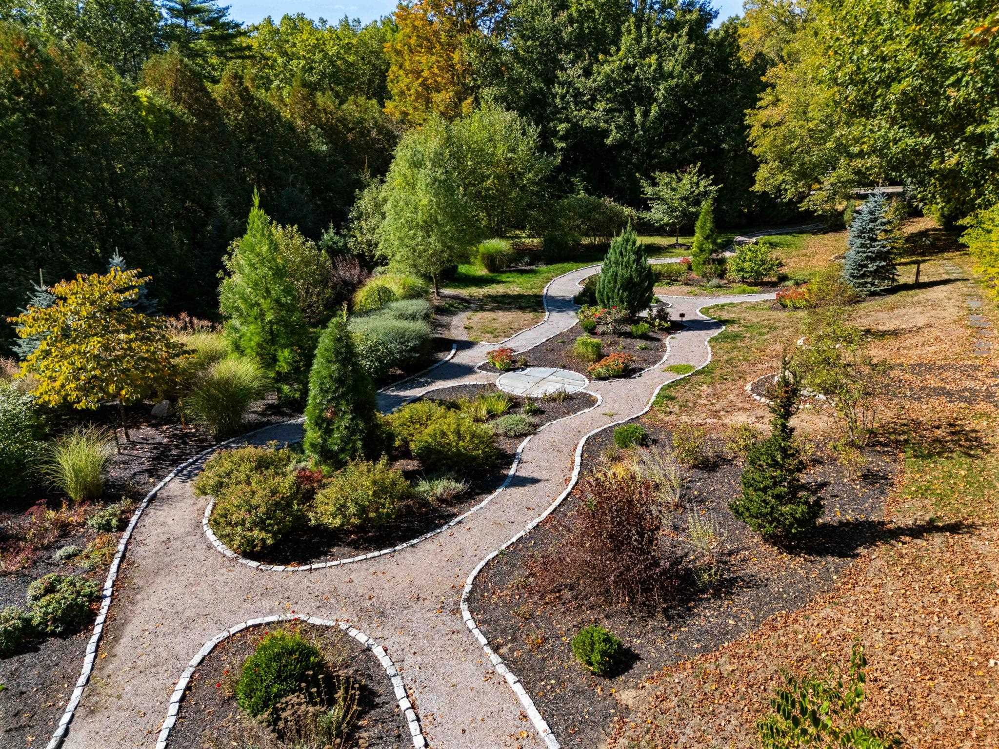 Bedford, New Hampshire, 03110, United States, 4 Bedrooms Bedrooms, ,5 BathroomsBathrooms,Residential,For Sale,1991015