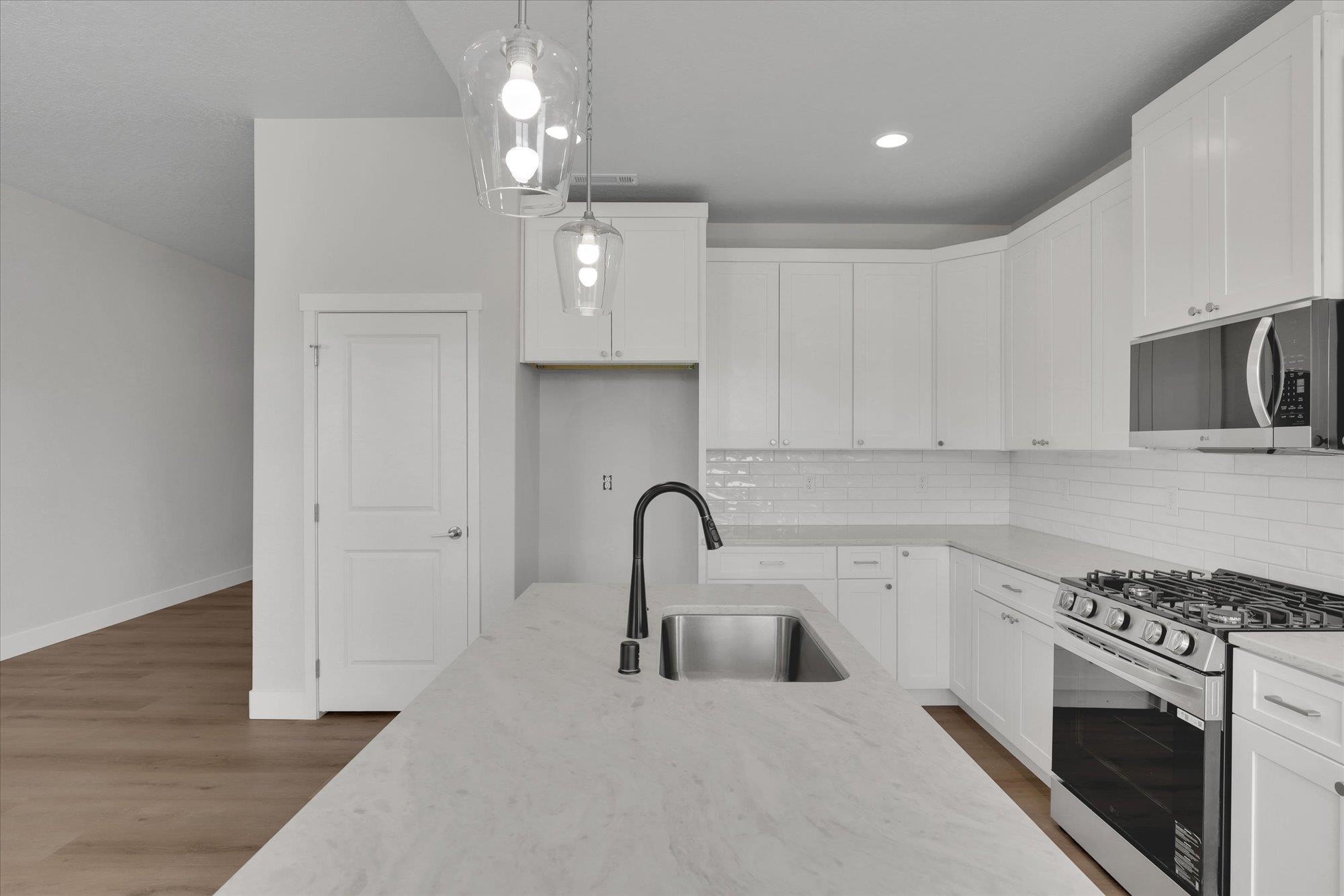 Deer Park, Washington, 99006, United States, 3 Bedrooms Bedrooms, ,2 BathroomsBathrooms,Residential,For Sale,1963101