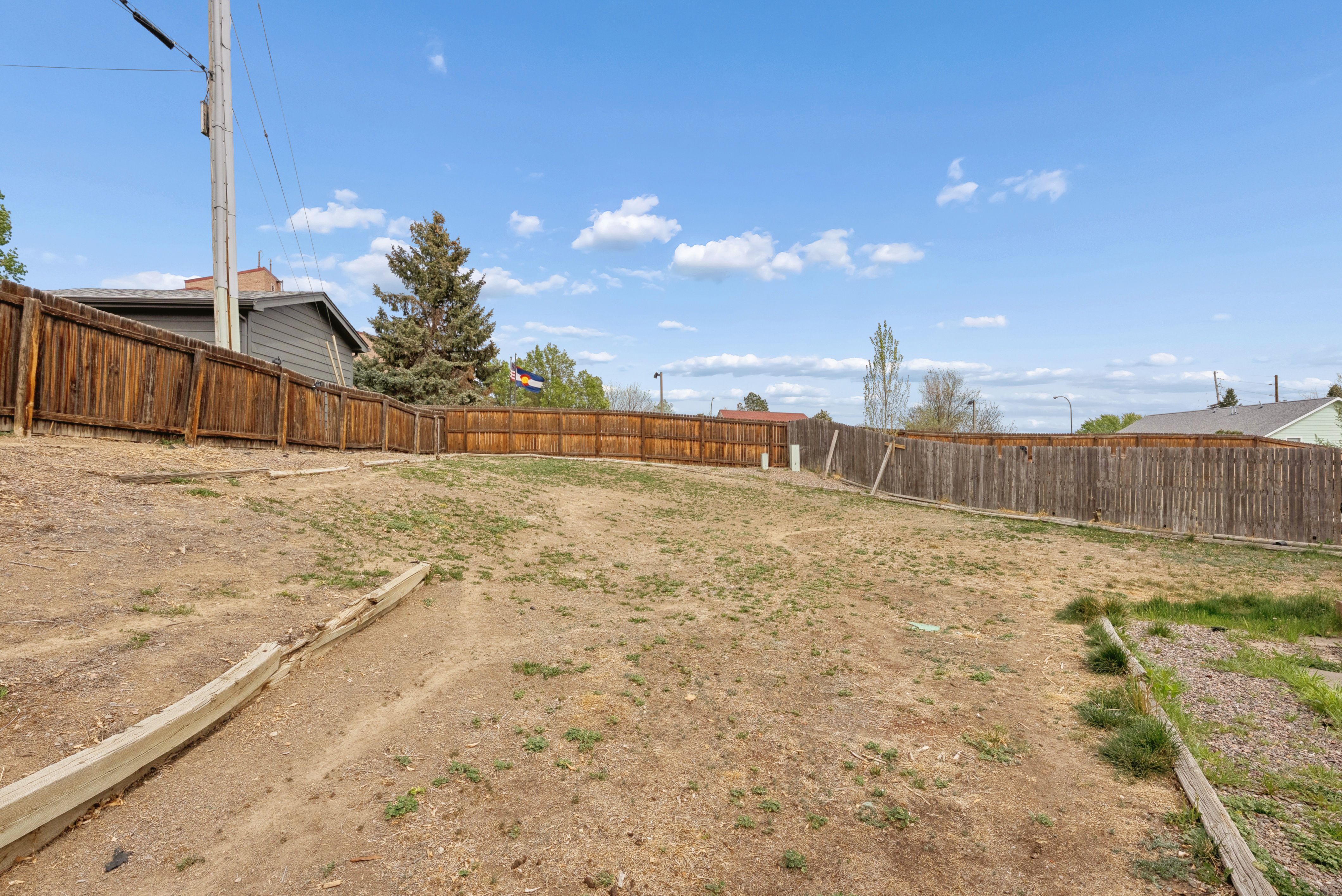  Tucked in a Quiet Cul-De-Sac in the Desirable Deza Estates - 物件實景