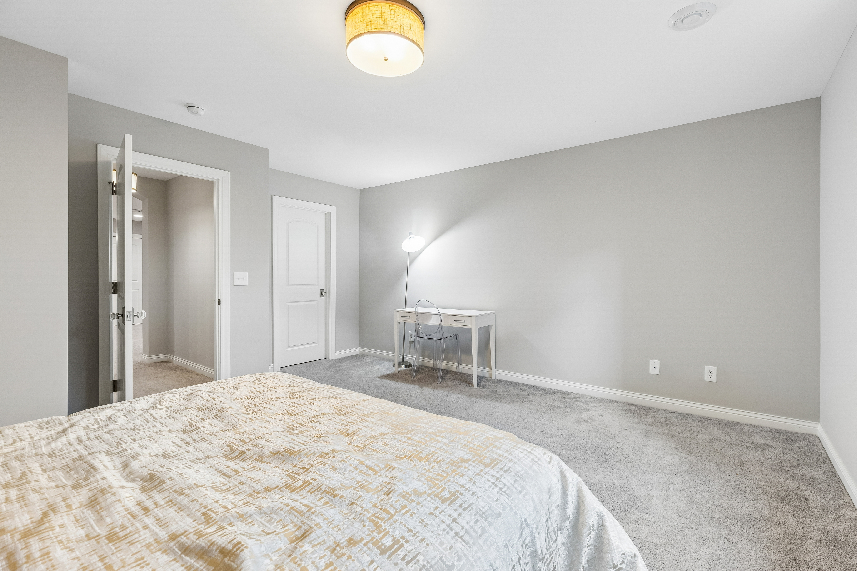  Elegant Living in Edina’s Yancey Park - 物件實景