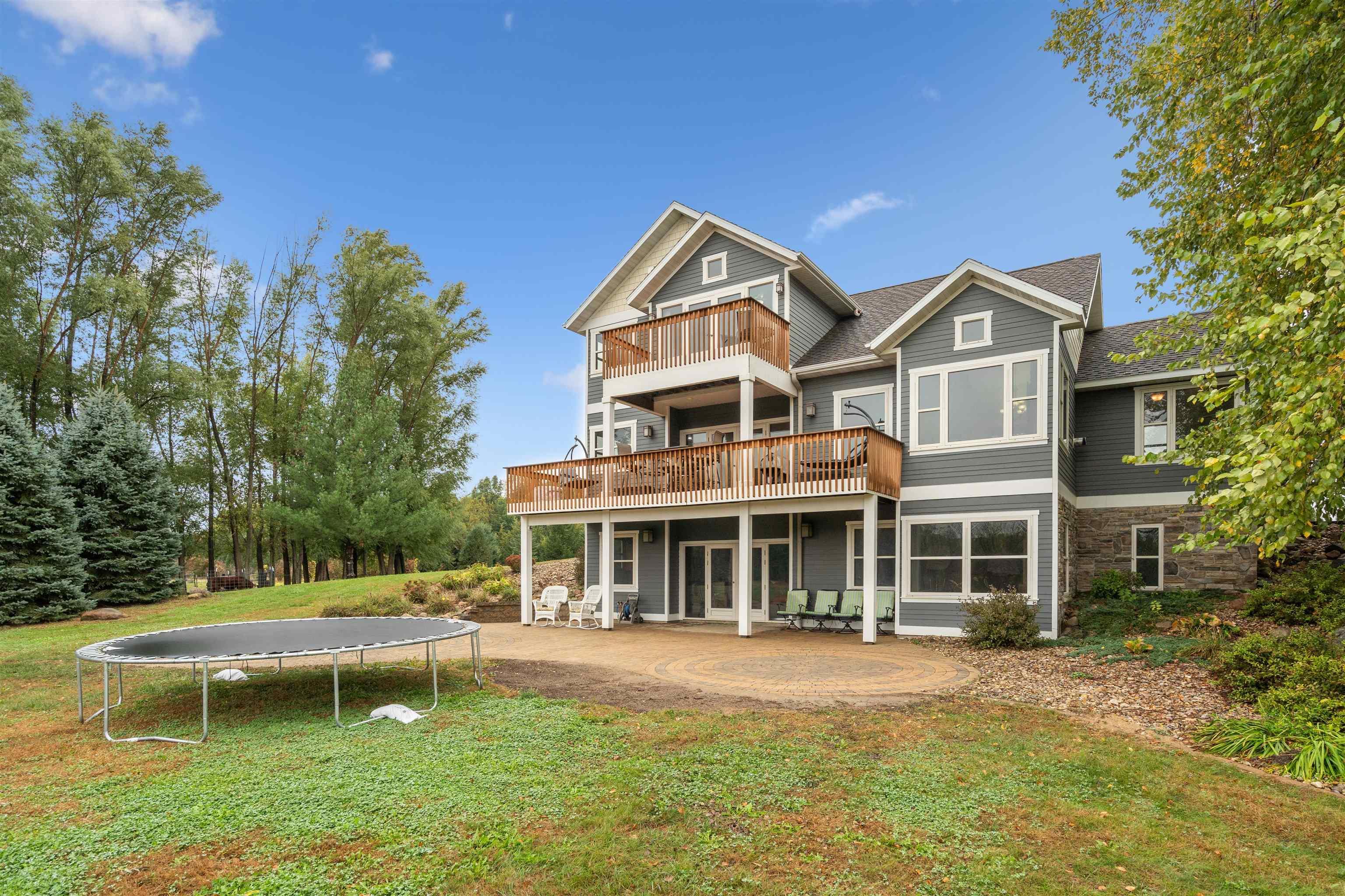 Waverly, Iowa, 50677, United States, 4 Bedrooms Bedrooms, ,4 BathroomsBathrooms,Residential,For Sale,1974808