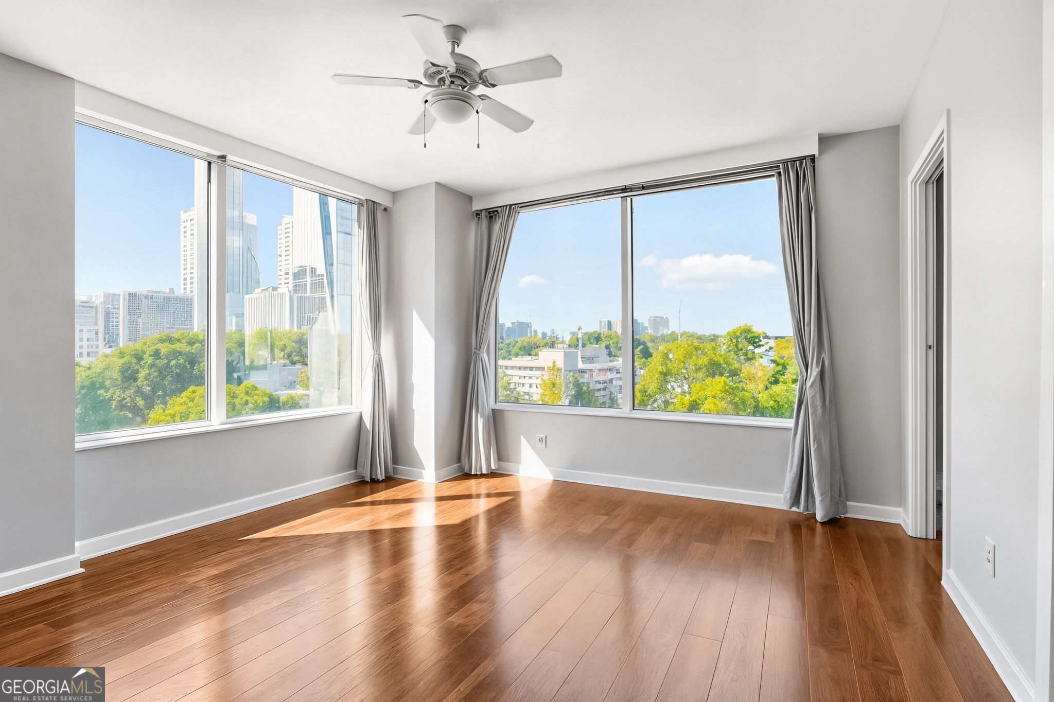 Atlanta, Georgia, 30326, United States, 2 Bedrooms Bedrooms, ,3 BathroomsBathrooms,Residential,For Sale,2001794