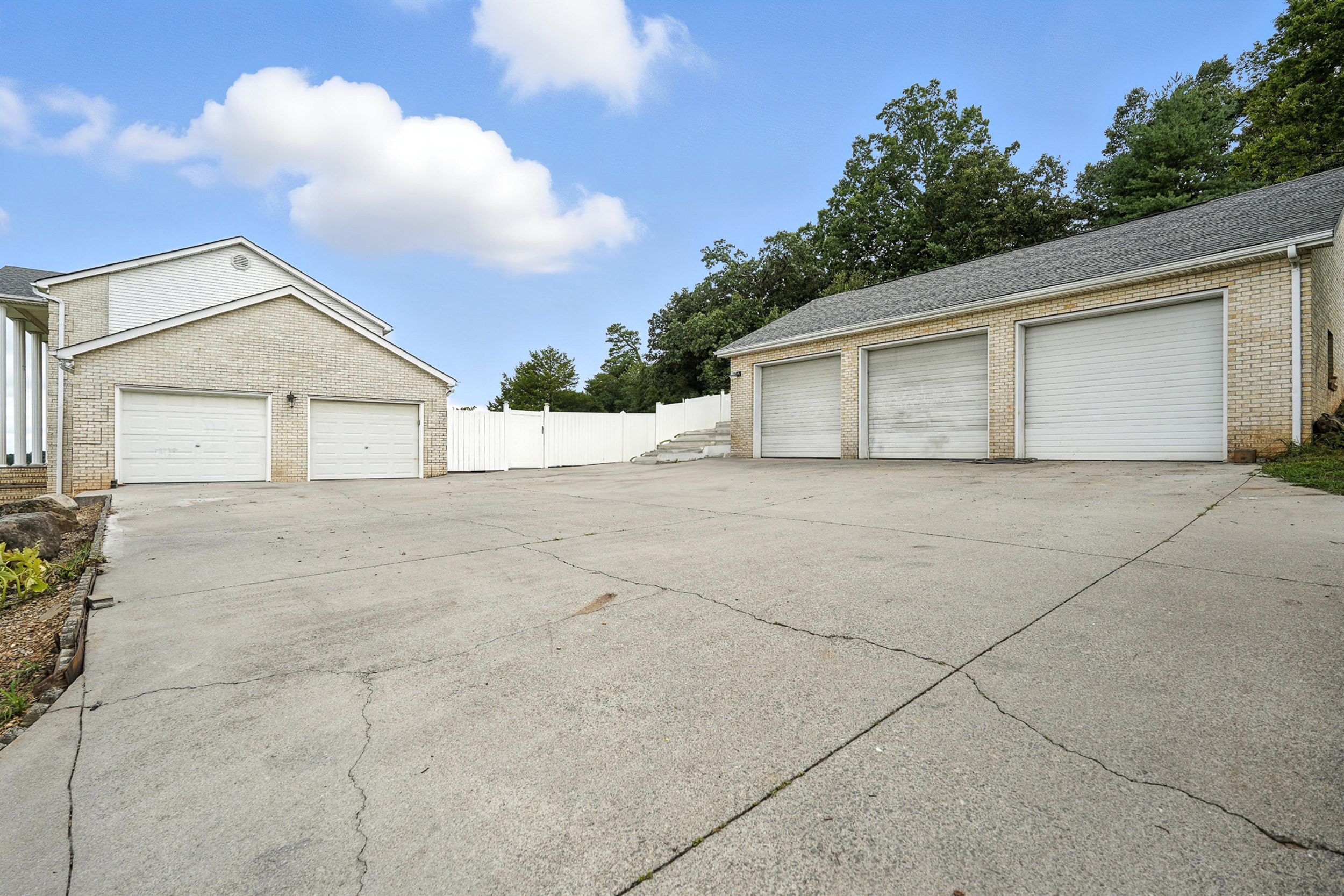Seymour, Tennessee, 37865, United States, 8 Bedrooms Bedrooms, ,8 BathroomsBathrooms,Residential,For Sale,1904396