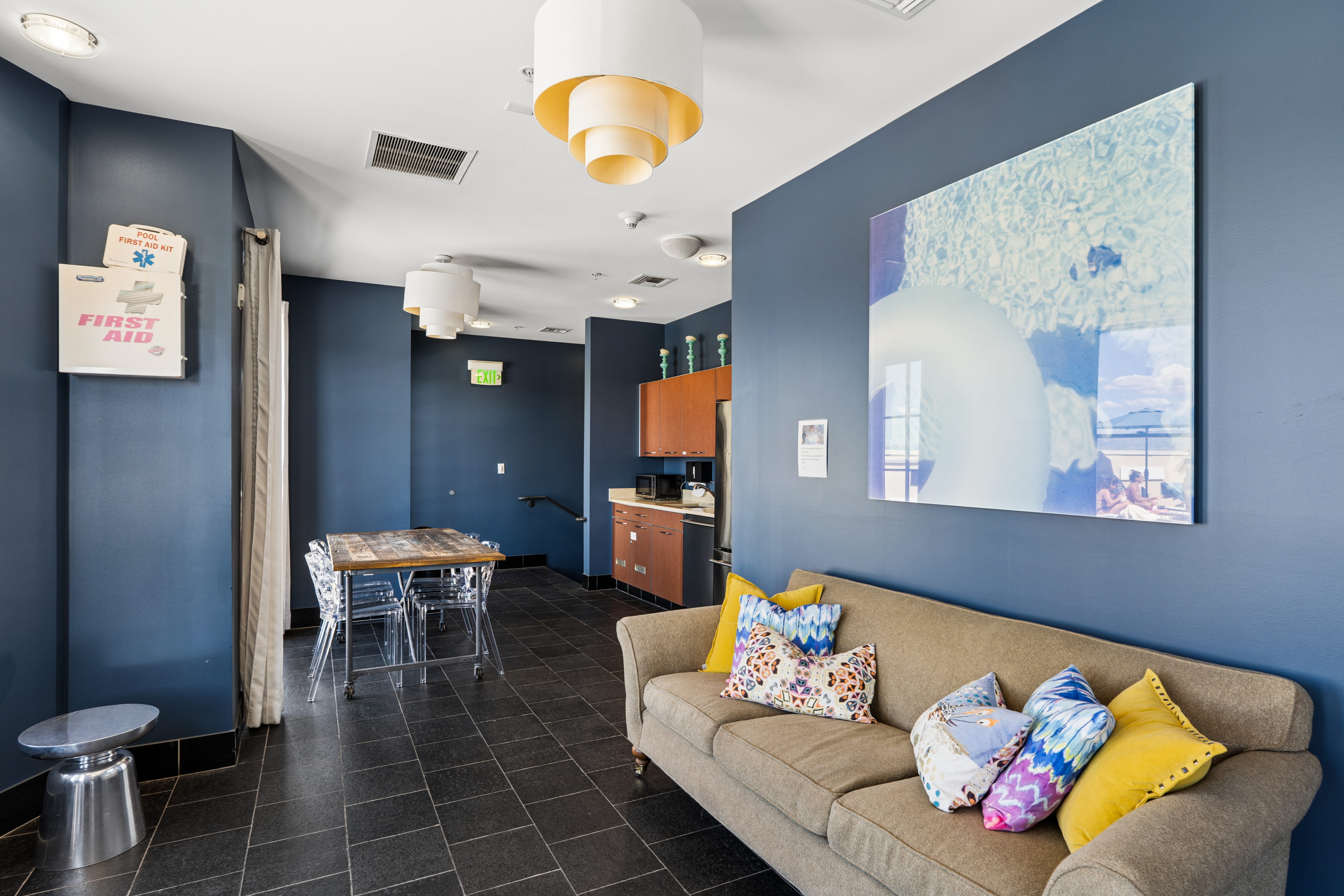  Beautifully Updated 2-Bedrooom Condo - 物件實景
