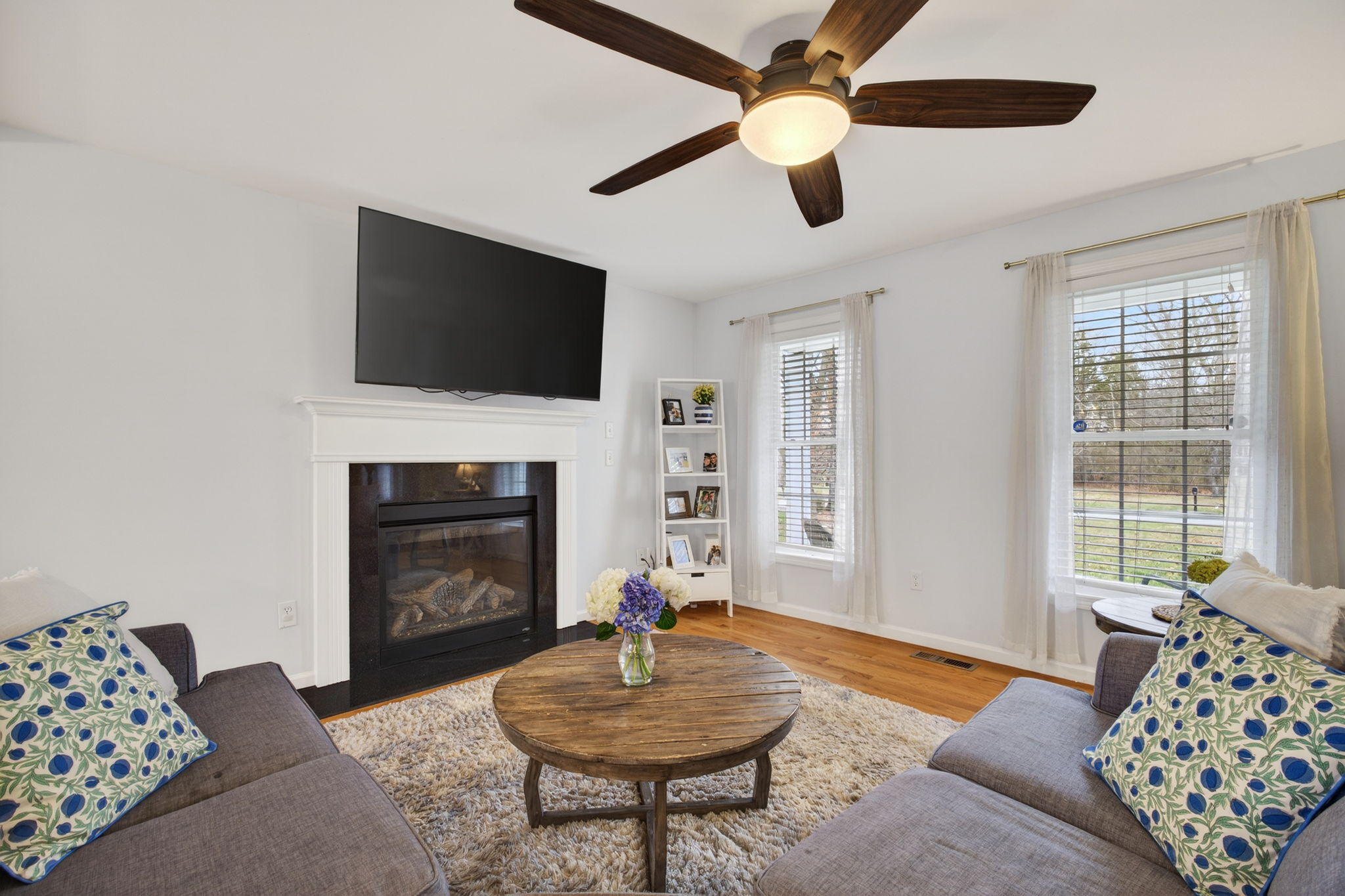  Stylish Cape  Home Offers a Charming Open Concept - 物件實景