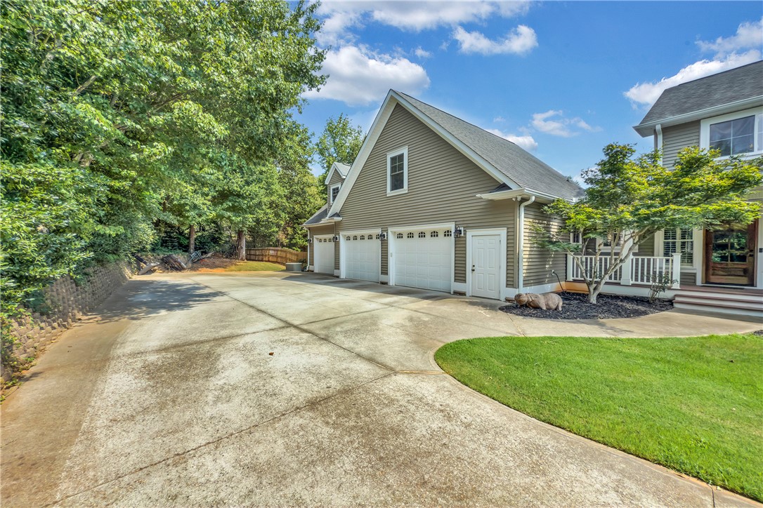 Central, South Carolina, 29630, United States, 5 Bedrooms Bedrooms, ,5 BathroomsBathrooms,Residential,For Sale,1901010