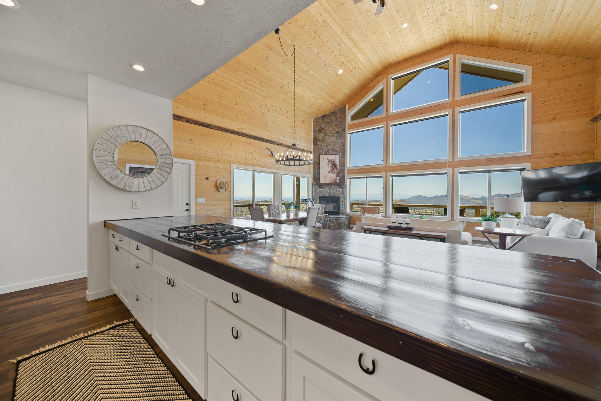 Prineville, Oregon, 97754, United States, 4 Bedrooms Bedrooms, ,3 BathroomsBathrooms,Residential,For Sale,1902068