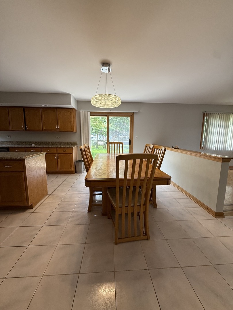 Burbank, Illinois, 60459, United States, 4 Bedrooms Bedrooms, ,3 BathroomsBathrooms,Residential,For Sale,1921383