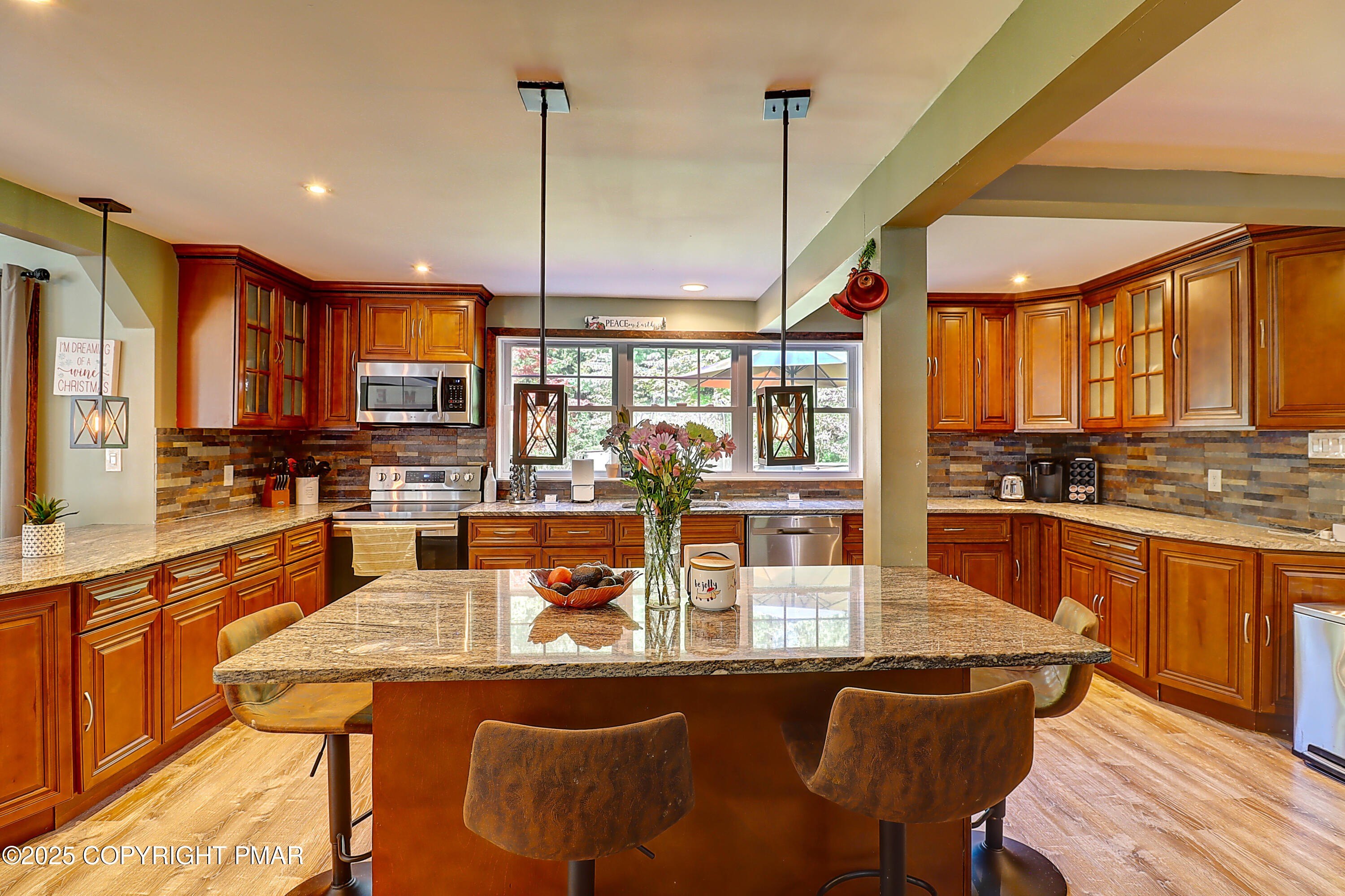 Blakeslee, Pennsylvania, 18610, United States, 4 Bedrooms Bedrooms, ,4 BathroomsBathrooms,Residential,For Sale,1982561