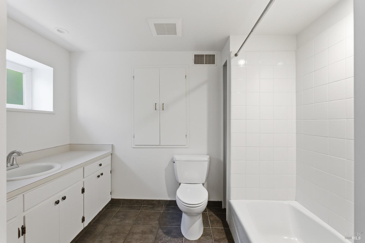 Corte Madera, California, 94925, United States, 6 Bedrooms Bedrooms, ,3 BathroomsBathrooms,Residential,For Sale,1986479