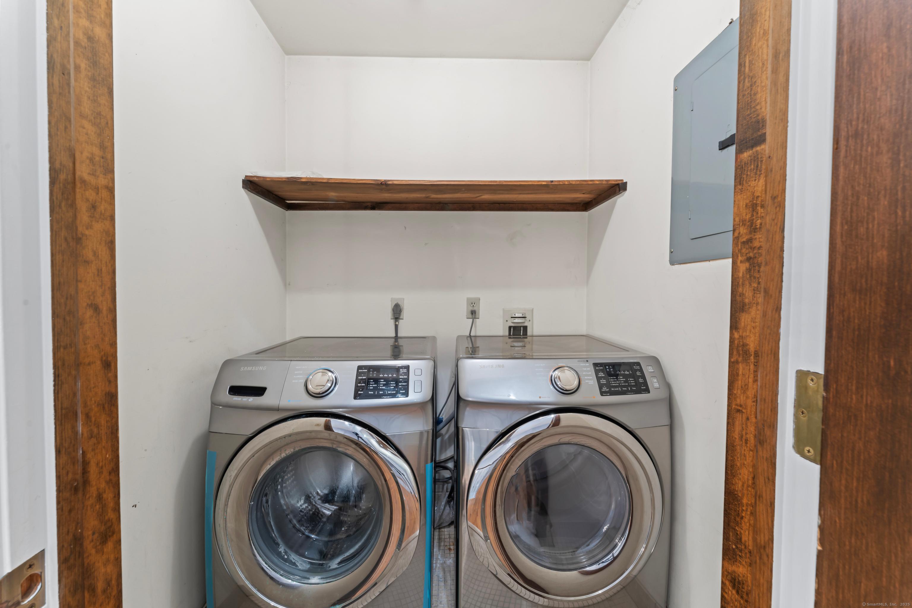 Stamford, Connecticut, 06903, United States, 4 Bedrooms Bedrooms, ,4 BathroomsBathrooms,Residential,For Sale,1987323