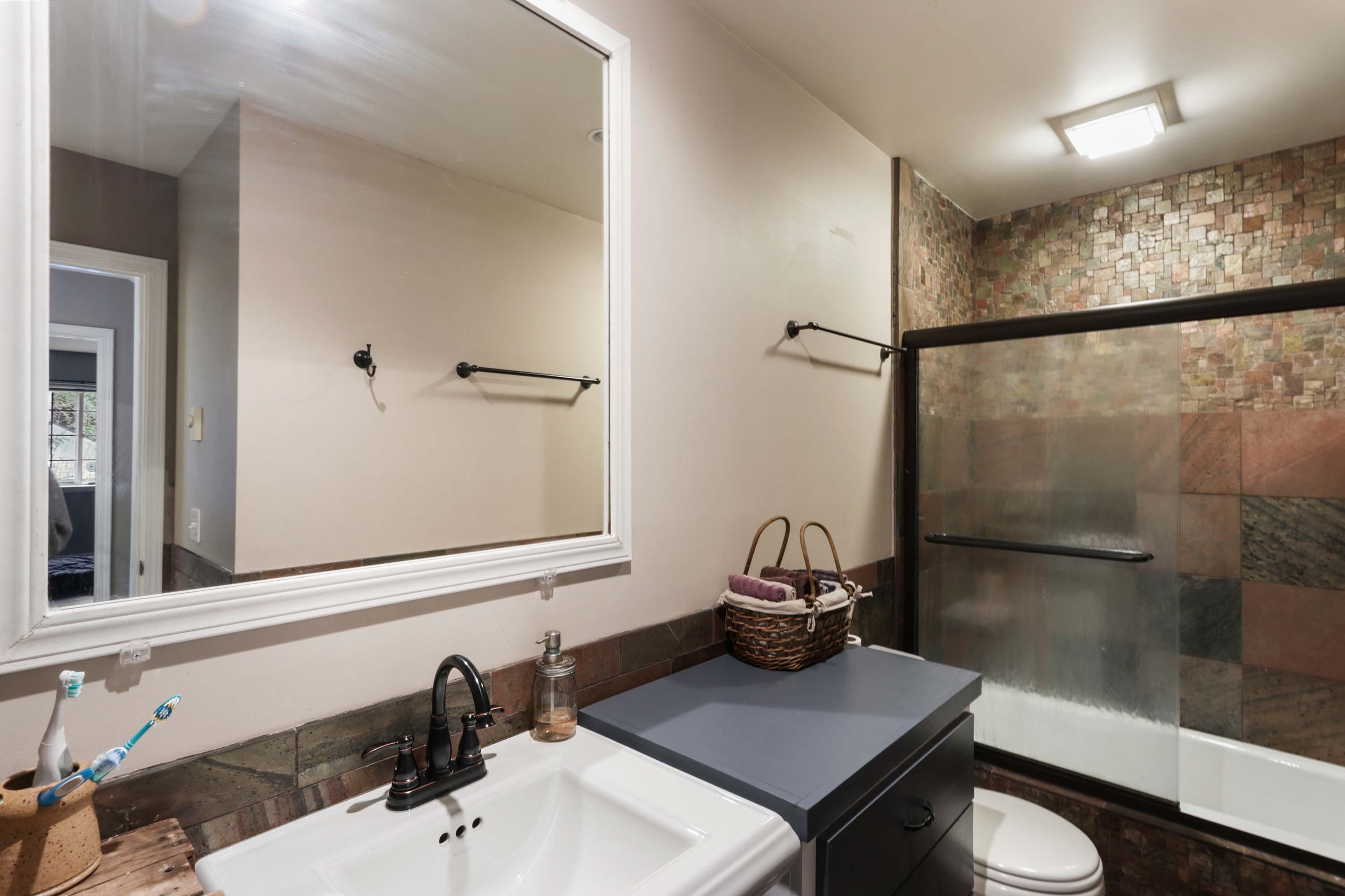 Sandpoint, Idaho, 83864, United States, 3 Bedrooms Bedrooms, ,2 BathroomsBathrooms,Residential,For Sale,1924530