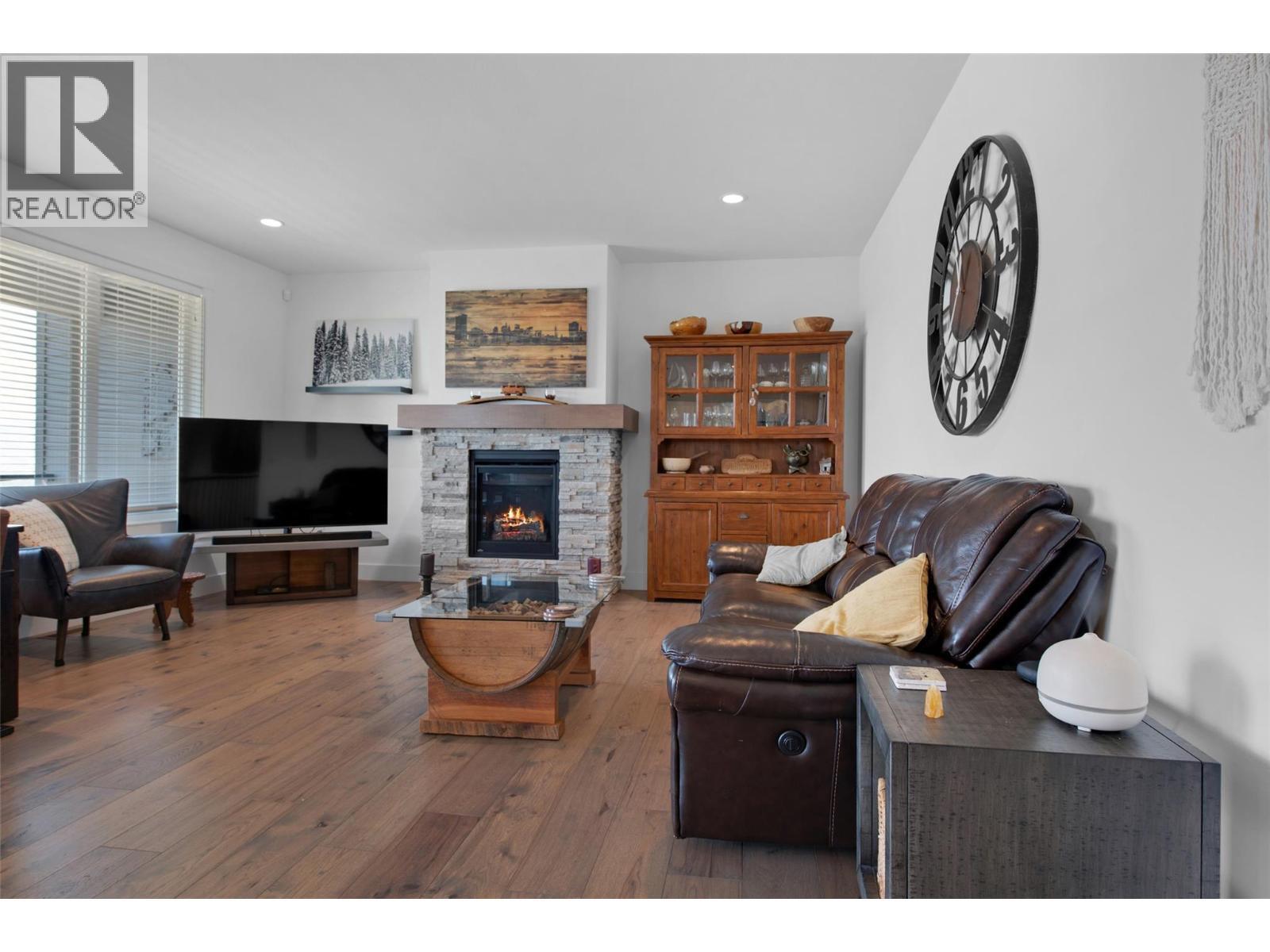 KELOWNA, British Columbia, V1P 1T8, CA, 3 Bedrooms Bedrooms, ,3 BathroomsBathrooms,Residential,For Sale,1947408