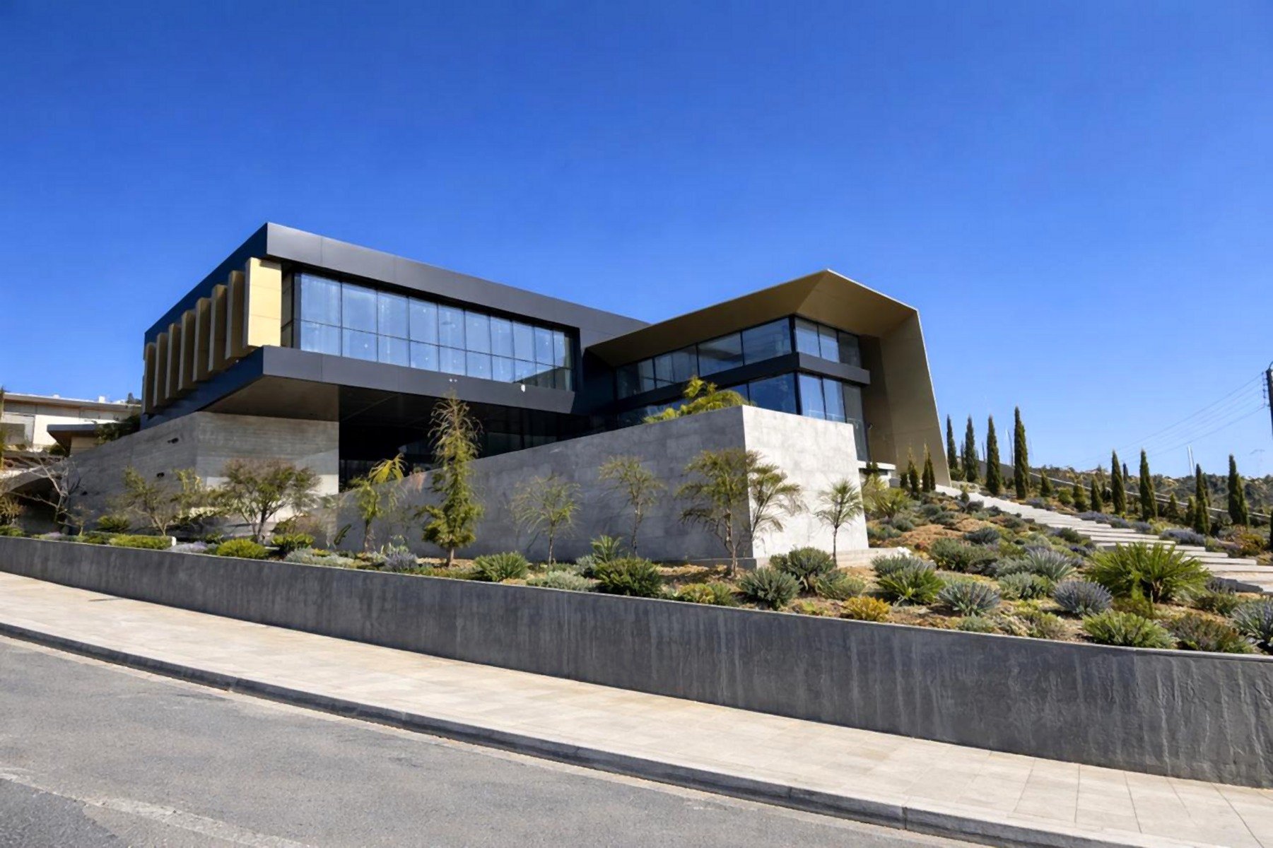  6 Bedroom 3 Level Hillside Villa with Sea Views in Paniotis, Limassol - 物件實景