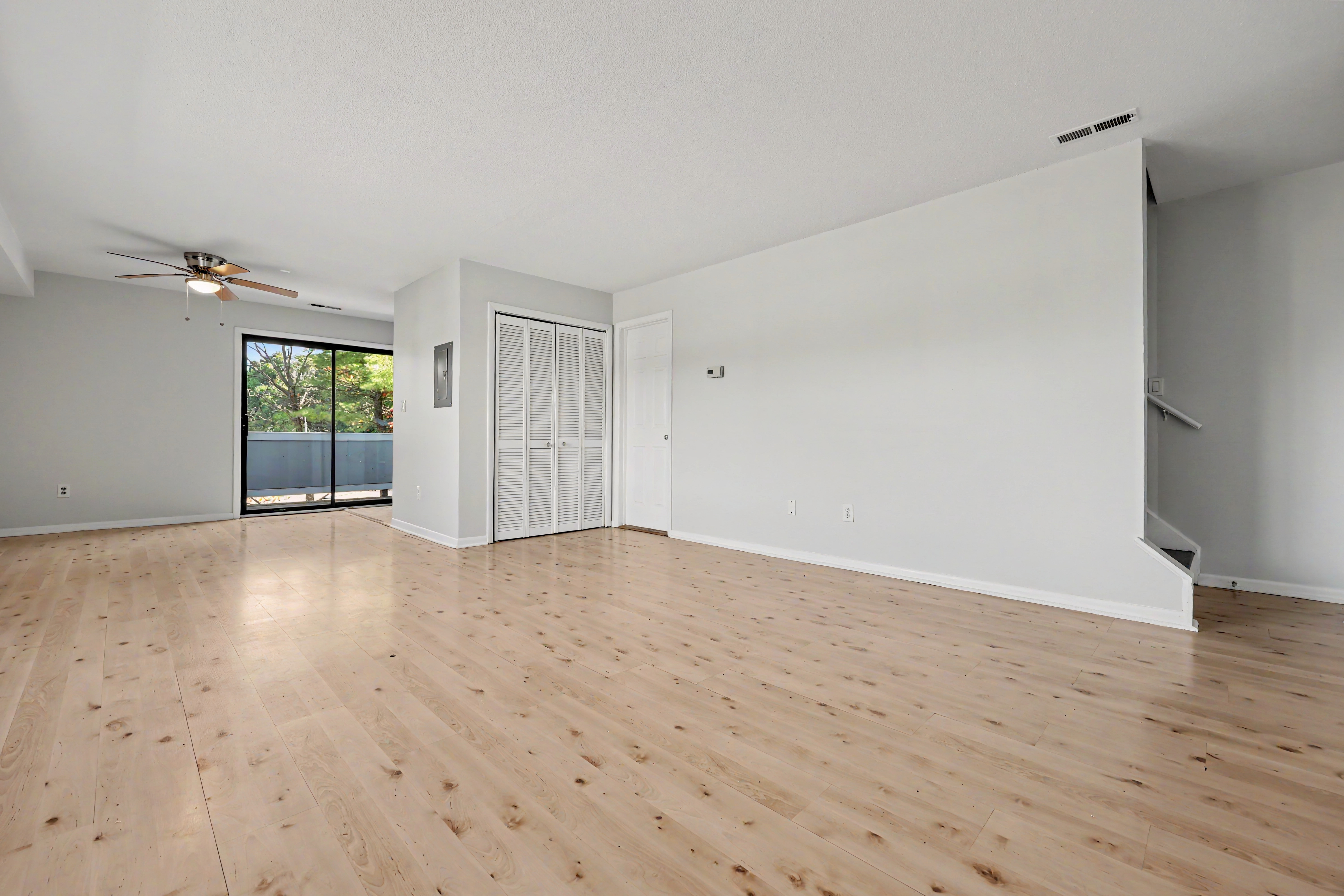  Spacious Two Bedroom Townhouse in Norwalk - 物件實景