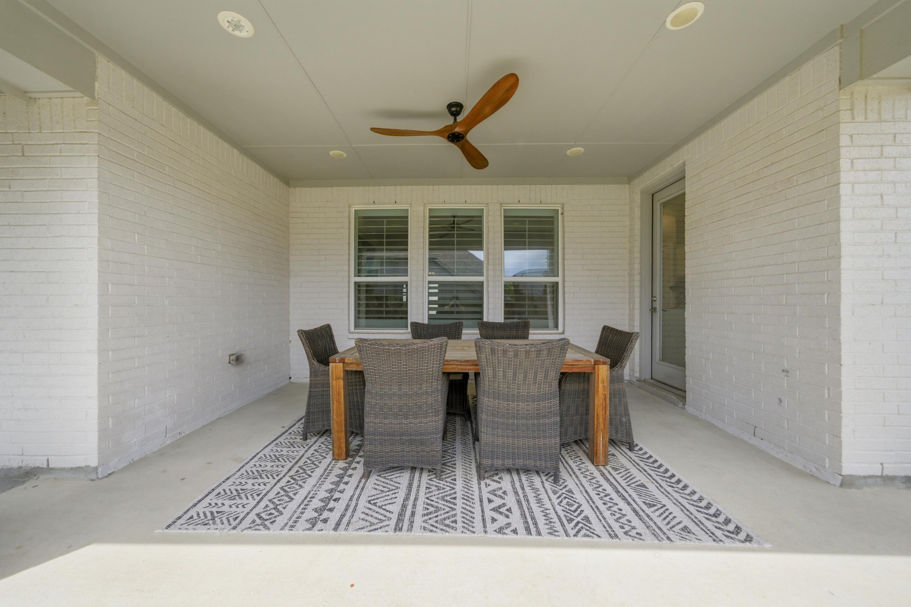  Skip the New Build. Established Walsh Phase 1 with a Backyard Putting Green - 物件實景