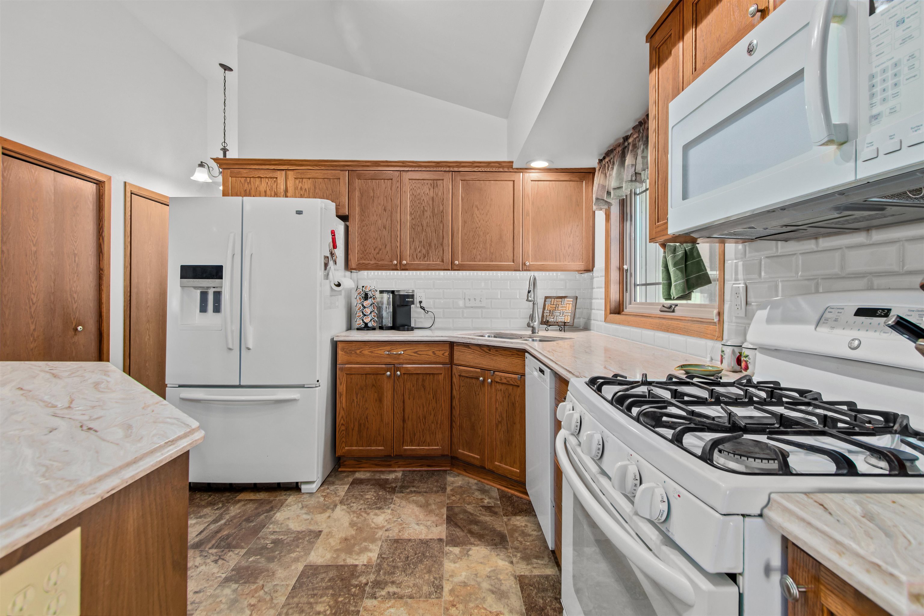 WINNECONNE, Wisconsin, 54986, United States, 2 Bedrooms Bedrooms, ,2 BathroomsBathrooms,Residential,For Sale,1926220