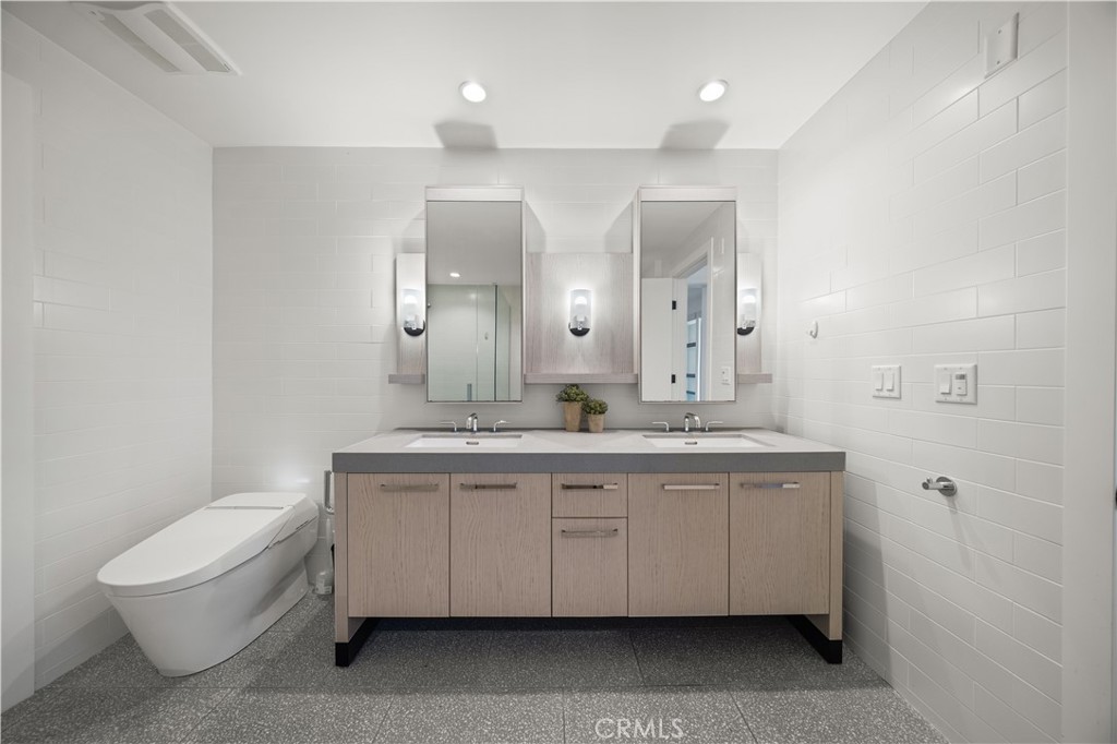 Los Angeles, California, 90024, United States, 2 Bedrooms Bedrooms, ,2 BathroomsBathrooms,Residential,For Sale,1746972