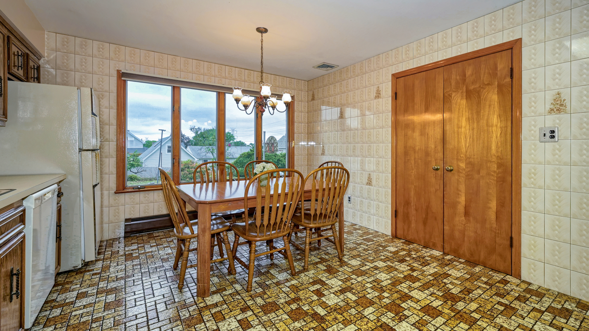 Nutley, New Jersey, 07110, United States, 4 Bedrooms Bedrooms, ,3 BathroomsBathrooms,Residential,For Sale,1974859