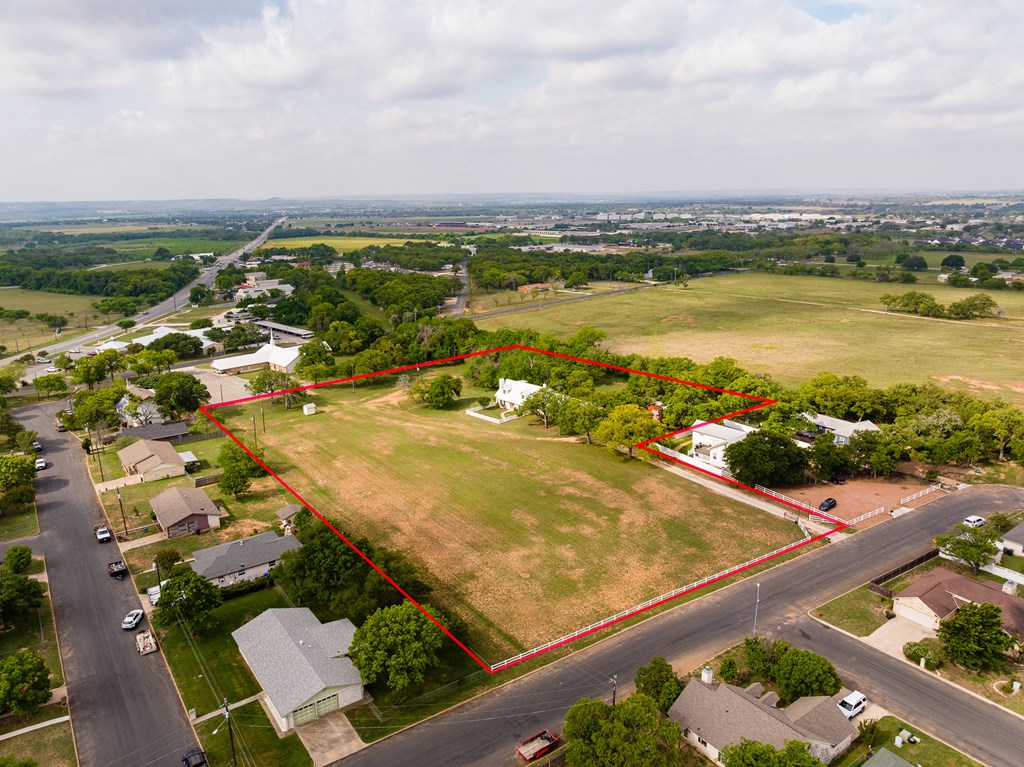 Fredericksburg, Texas, 78624, United States, 3 Bedrooms Bedrooms, ,2 BathroomsBathrooms,Residential,For Sale,1977273