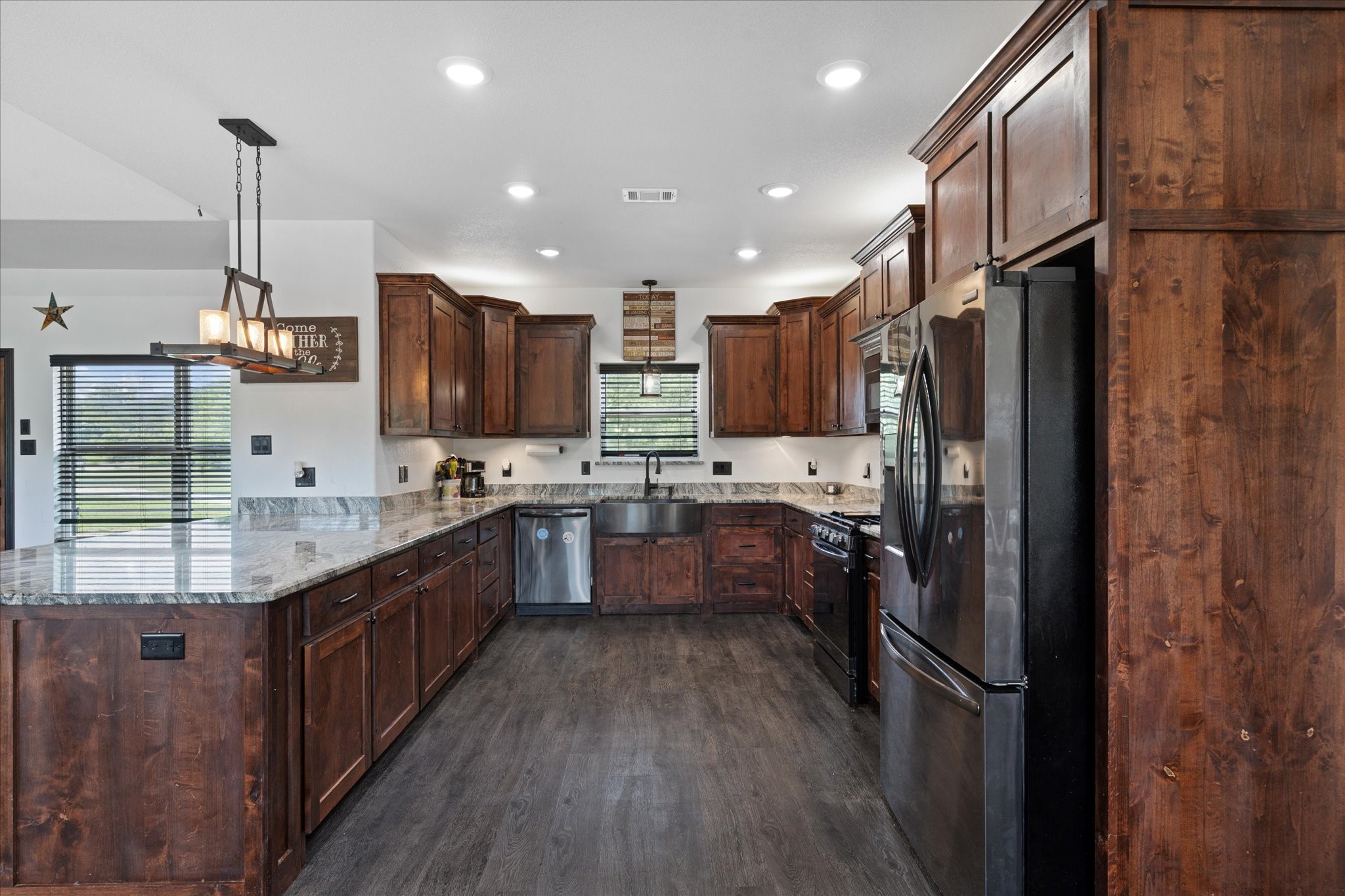 Bowie, Texas, 76230, United States, 4 Bedrooms Bedrooms, ,4 BathroomsBathrooms,Residential,For Sale,1895366
