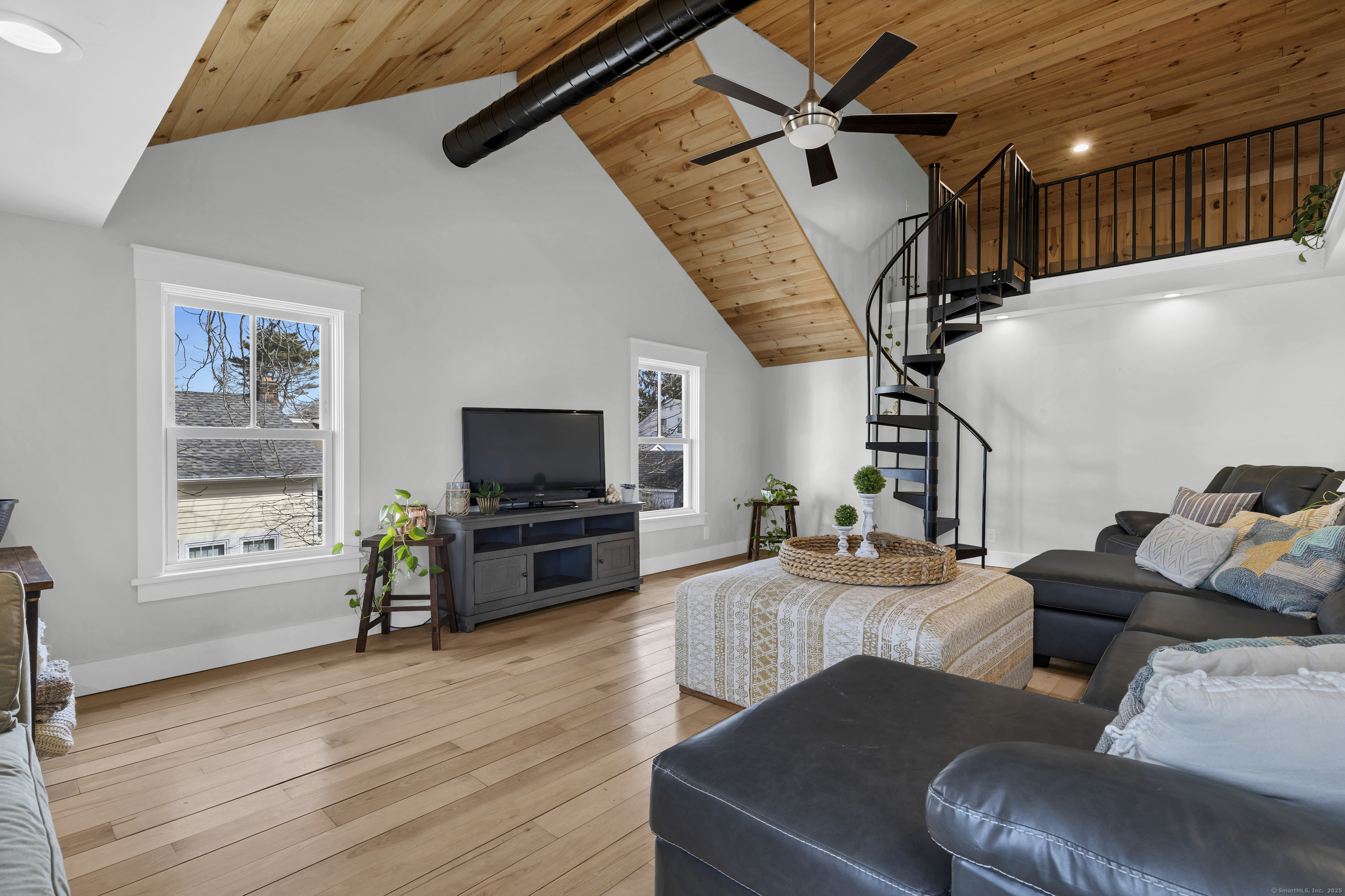 Groton, Connecticut, 06340, United States, 3 Bedrooms Bedrooms, ,2 BathroomsBathrooms,Residential,For Sale,1928735