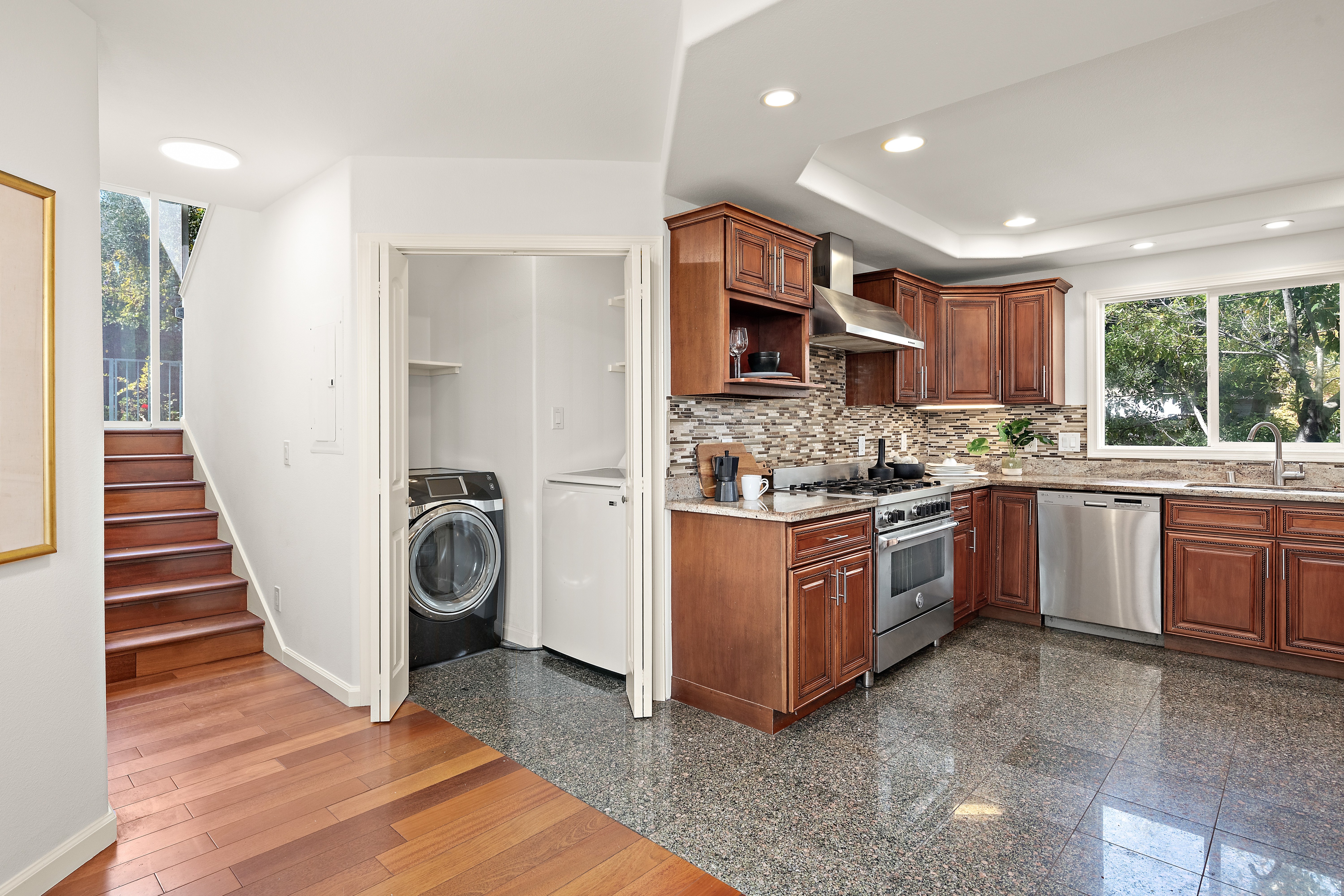  A Distinguished Albany Hills Home with Berkeley Hills Views - 物件實景