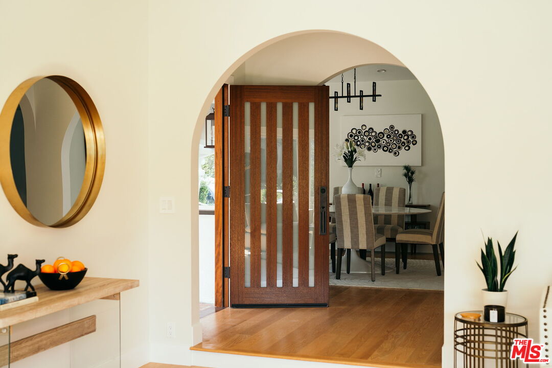 Los Angeles, California, 90019, United States, 4 Bedrooms Bedrooms, ,4 BathroomsBathrooms,Residential,For Sale,1889946