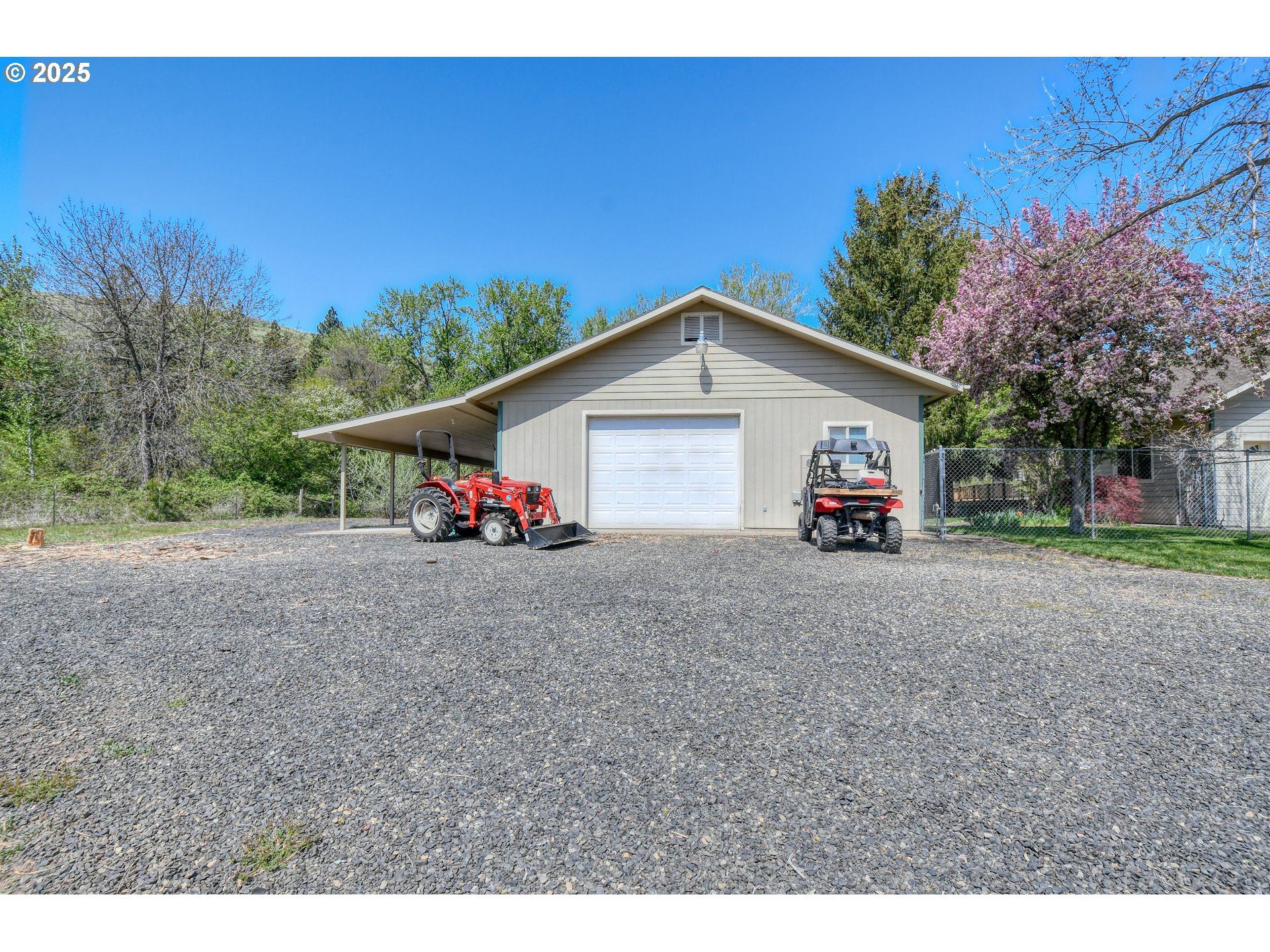 Adams, Oregon, 97810, United States, 4 Bedrooms Bedrooms, ,3 BathroomsBathrooms,Residential,For Sale,1793219