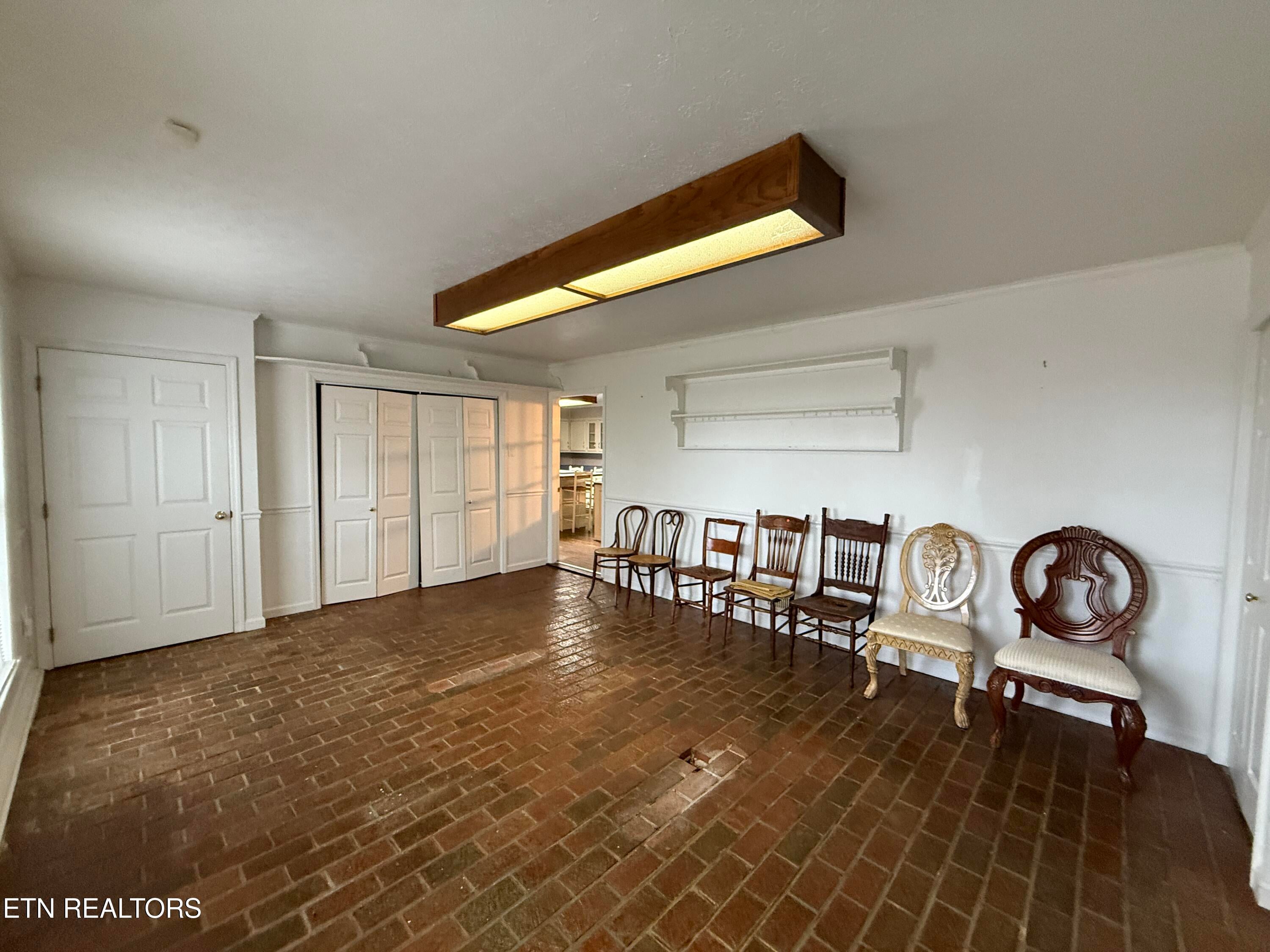 Rockwood, Tennessee, 37854, United States, 4 Bedrooms Bedrooms, ,4 BathroomsBathrooms,Residential,For Sale,1996876