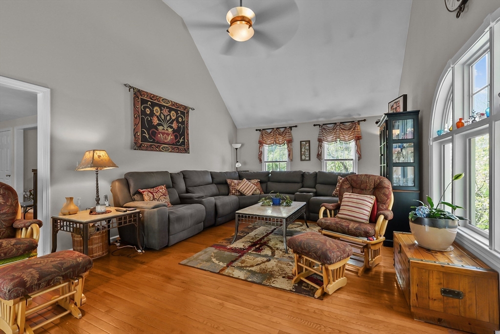 Attleboro, Massachusetts, 02703, United States, 4 Bedrooms Bedrooms, ,4 BathroomsBathrooms,Residential,For Sale,1880500