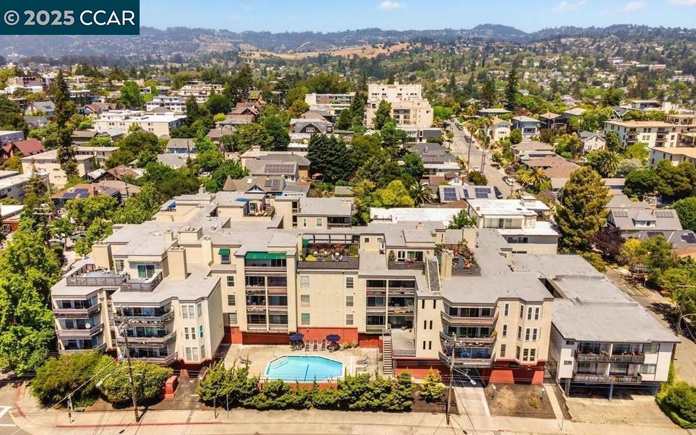 Oakland, California, 94610, United States, 2 Bedrooms Bedrooms, ,2 BathroomsBathrooms,Residential,For Sale,1984718